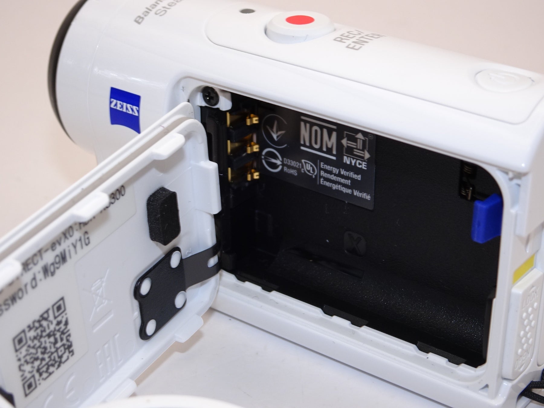 【外観特上級】ソニー SONY ウエアラブルカメラ アクションカム 空間光学ブレ補正搭載モデル(HDR-AS300)