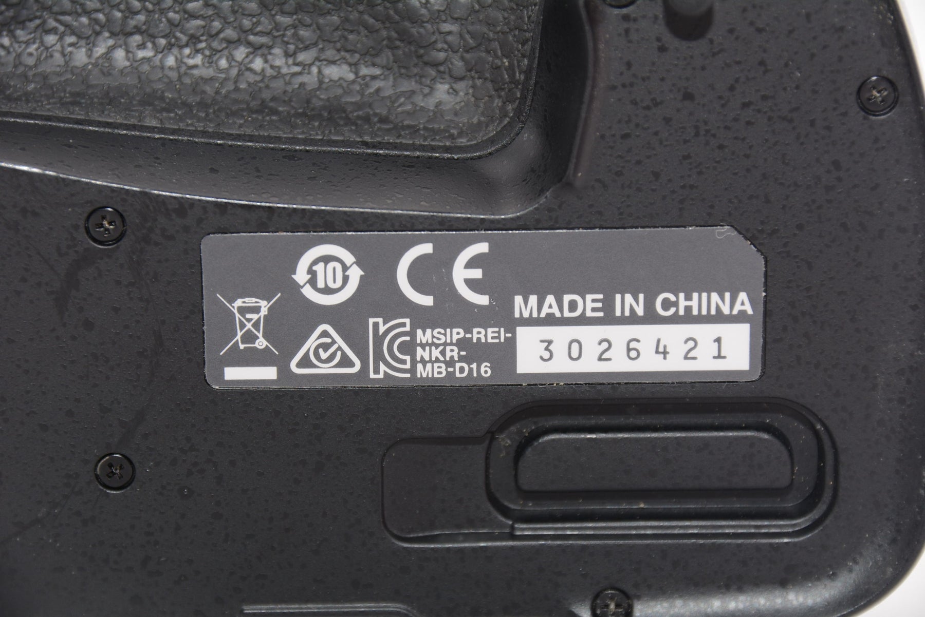 【外観特上級】Nikon マルチパワーバッテリーパック MB-D16