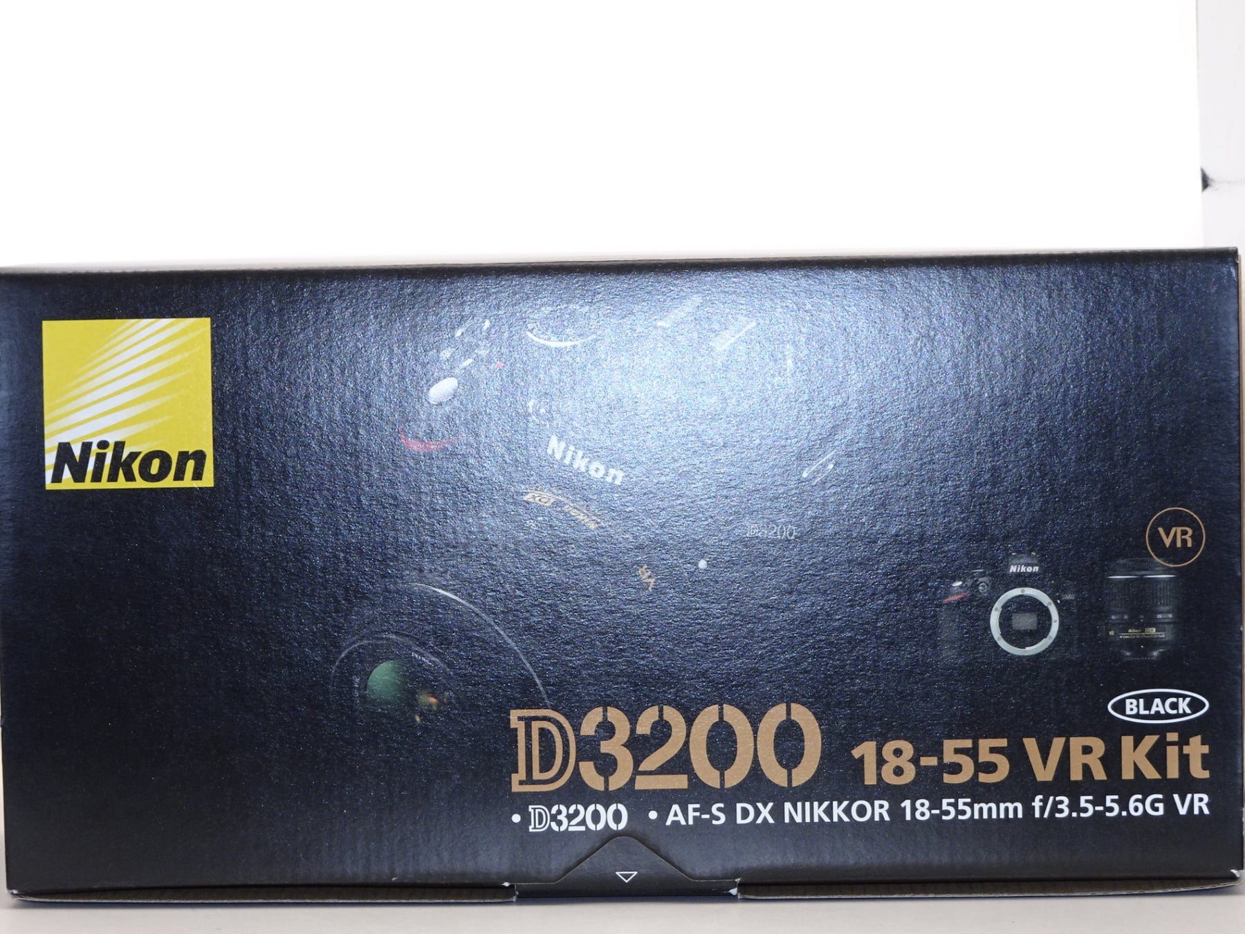 【外観並級】Nikon D3200 レンズキット AF-S DX NIKKOR 18-55mm f/3.5-5.6G