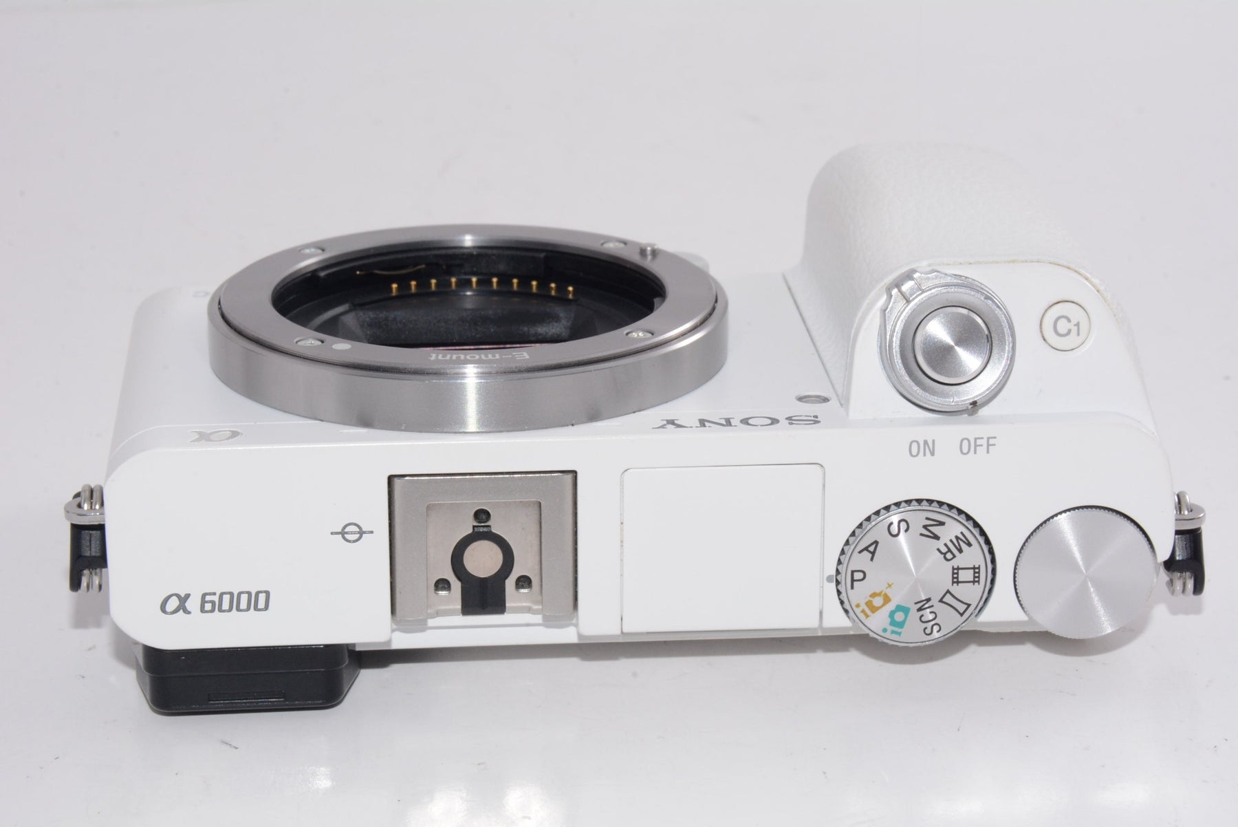 【外観並級】ソニー SONY ミラーレス一眼 α6000 ボディ ホワイト