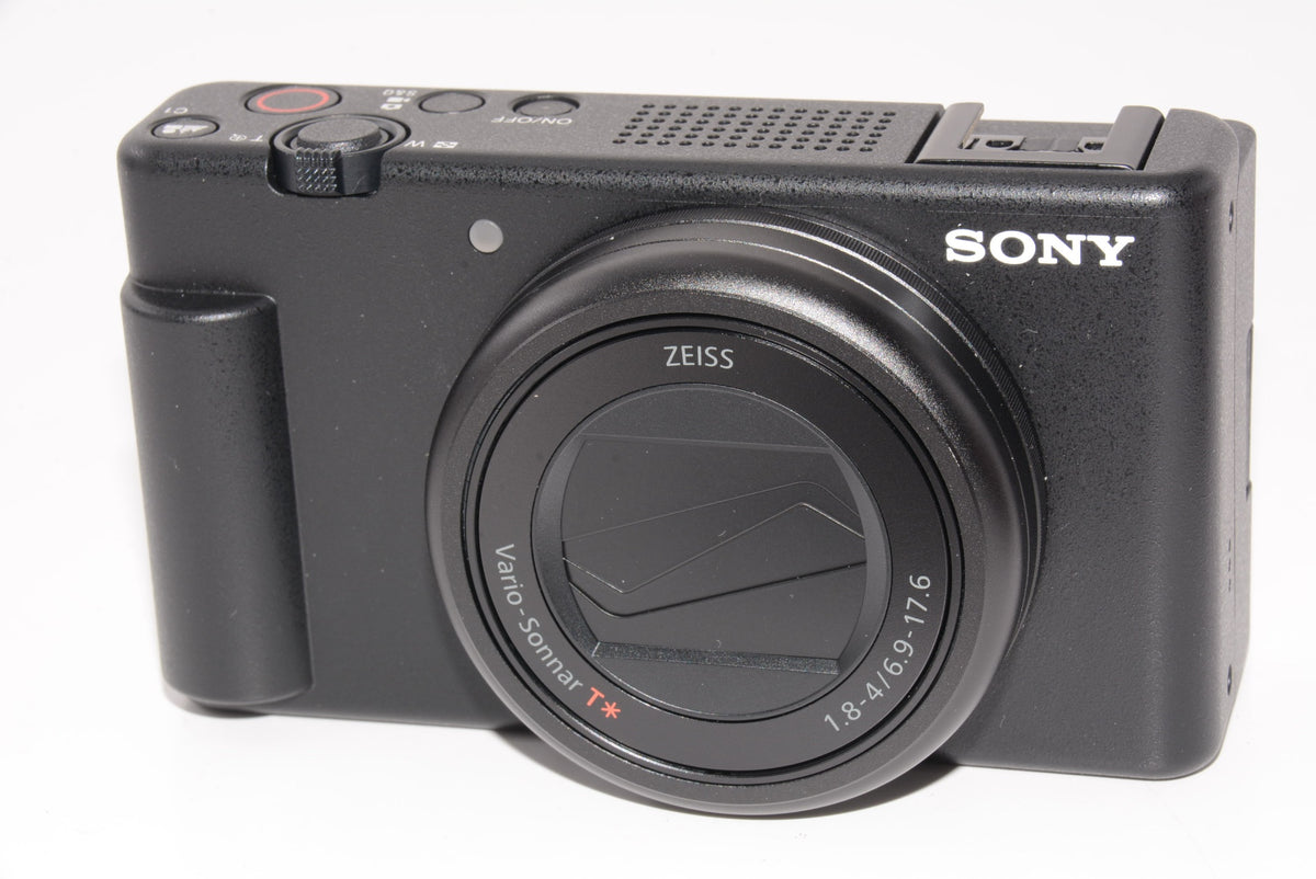 【ほぼ新品】ソニー/Vlog用カメラ/VLOGCAM/デジタルカメラ/ZV-1M2 / シューティンググリップキット(同梱グリップ:GP-VPT2BTブラック、バッテリーパック+1個) / ウィンドスクリーン付属 / 18-50mm F1.8-4.0 ズームレンズ/ブラック/ZV-1M2G B