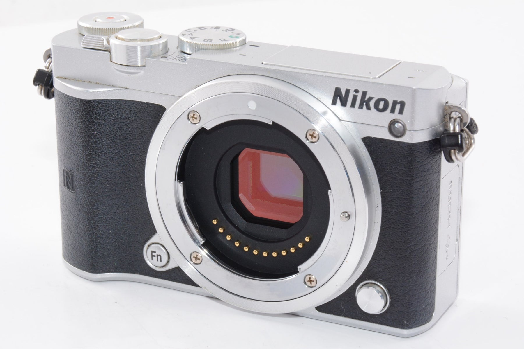 【外観並級】Nikon ミラーレス一眼 Nikon1 J5 標準パワーズームレンズキット シルバー J5HPLKSL