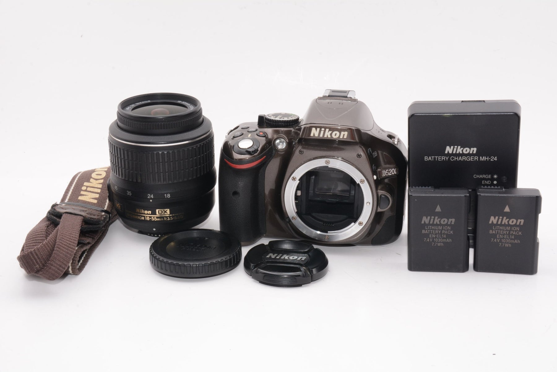 【外観特上級】Nikon デジタル一眼レフカメラ D5200 レンズキット ブロンズ