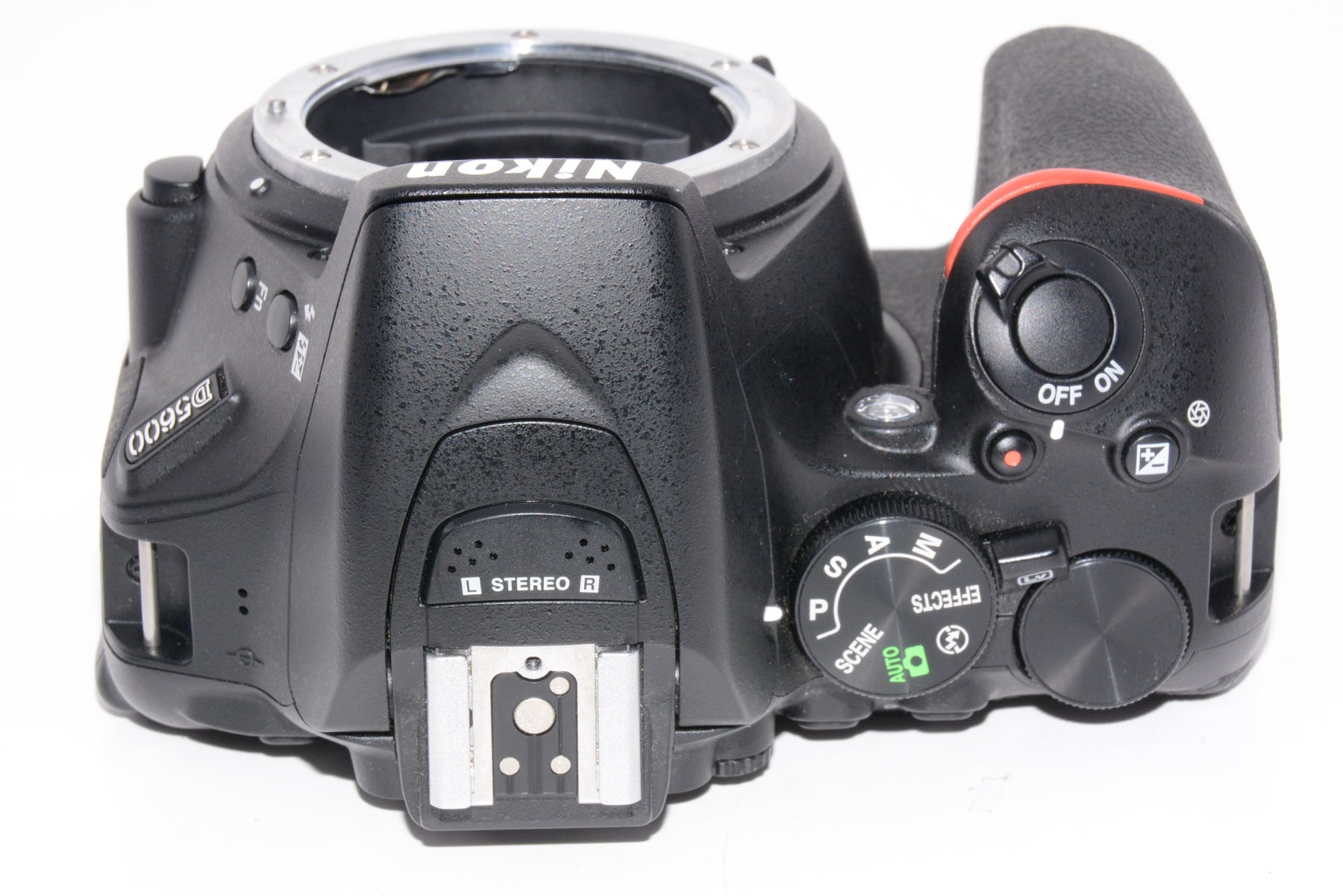 【外観特上級】Nikon デジタル一眼レフカメラ D5600 ボディ