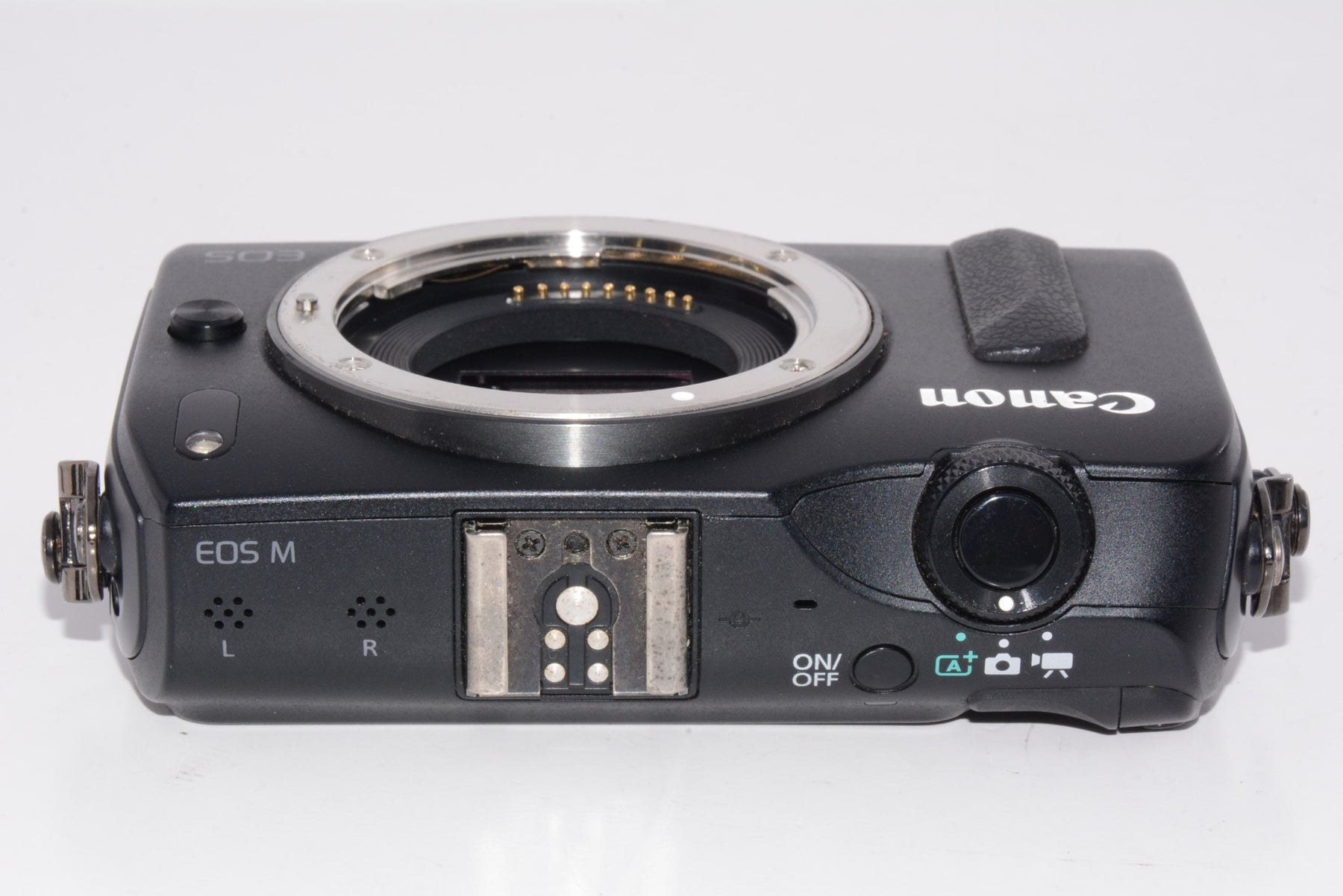 【外観並級】Canon ミラーレス一眼カメラ EOS M ボディ ブラック EOSMBK-BODY