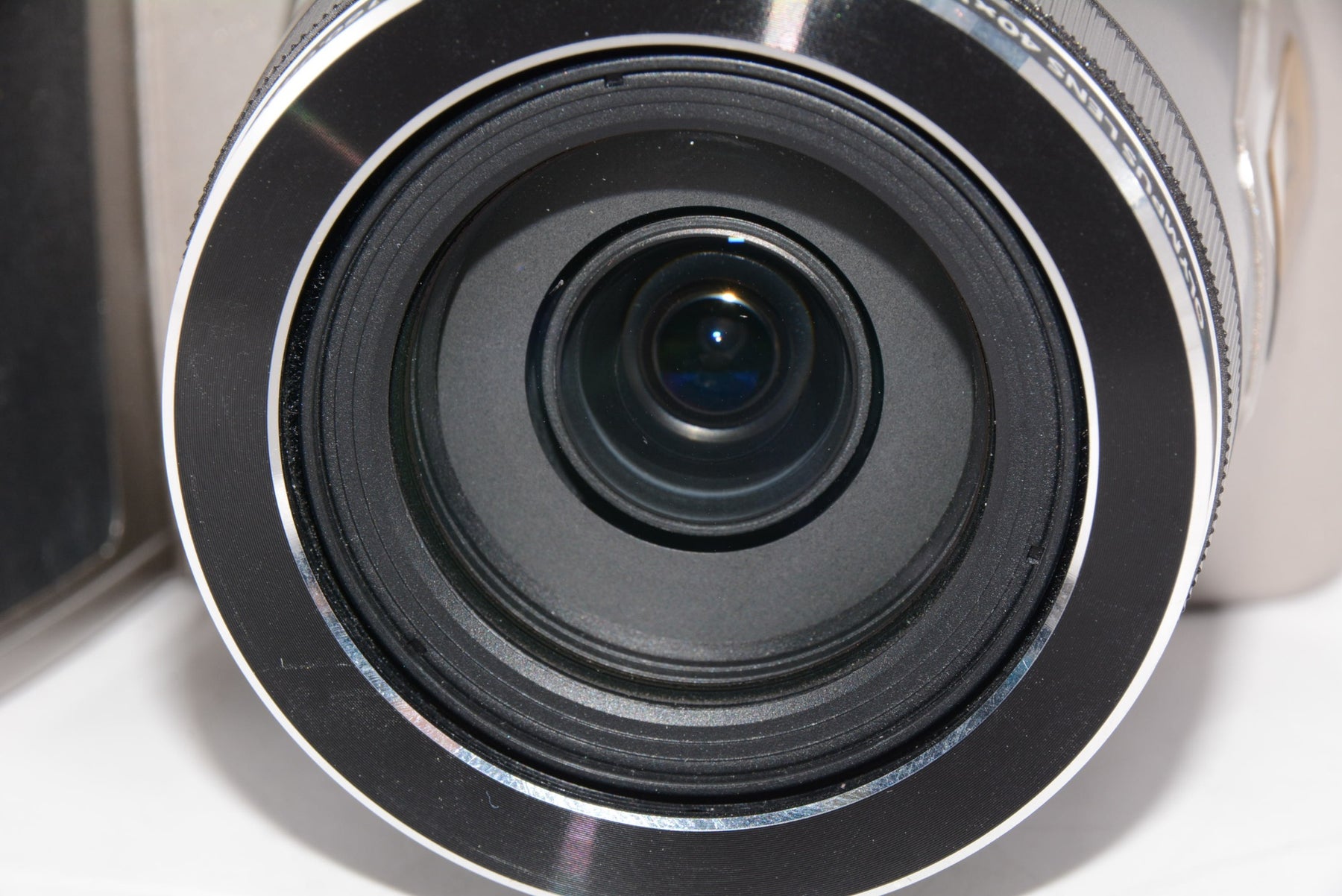 【外観特上級】OLYMPUS デジタルカメラ STYLUS SP-820UZ 1400万画素CMOS 光学40倍ズーム 広角22.4mm シルバー SP-820UZ SLV