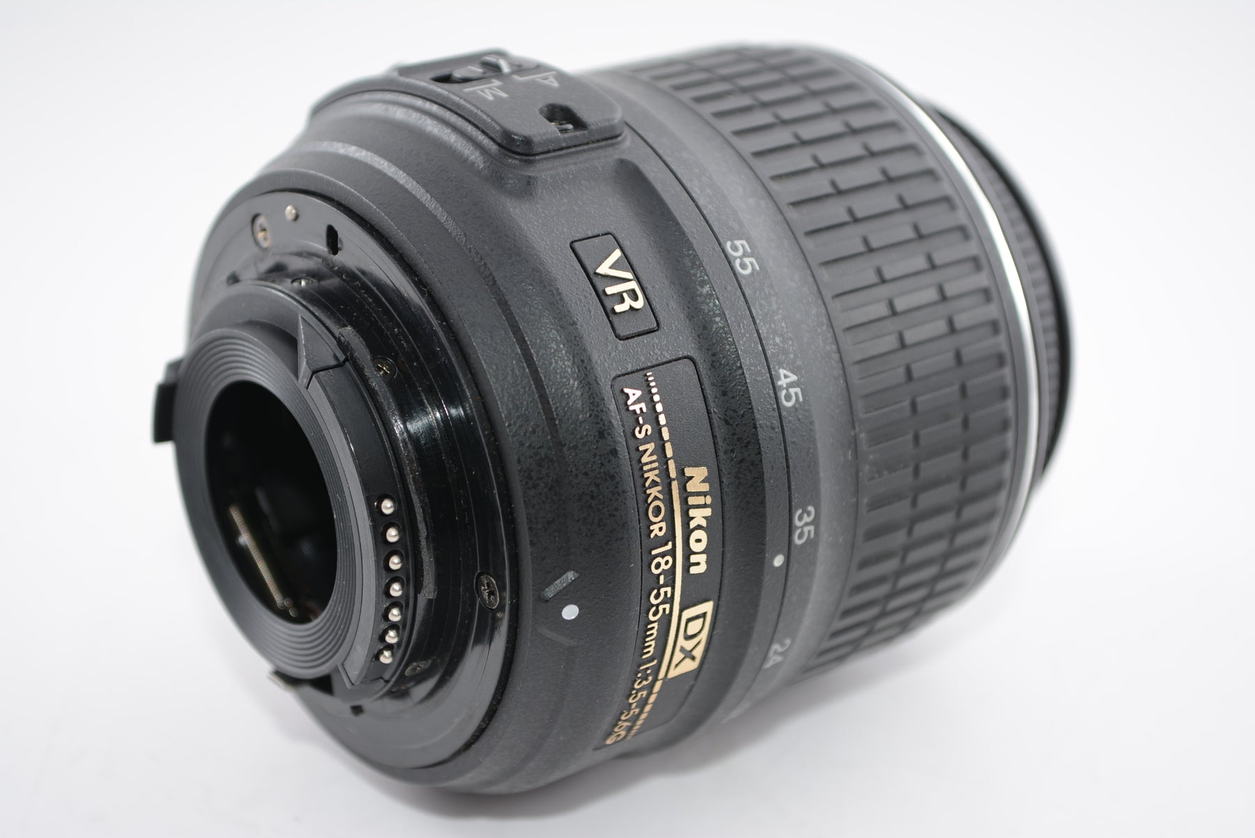 【外観並級】Nikon 標準ズームレンズ AF-S DX NIKKOR 18-55mm f3.5-5.6G VR