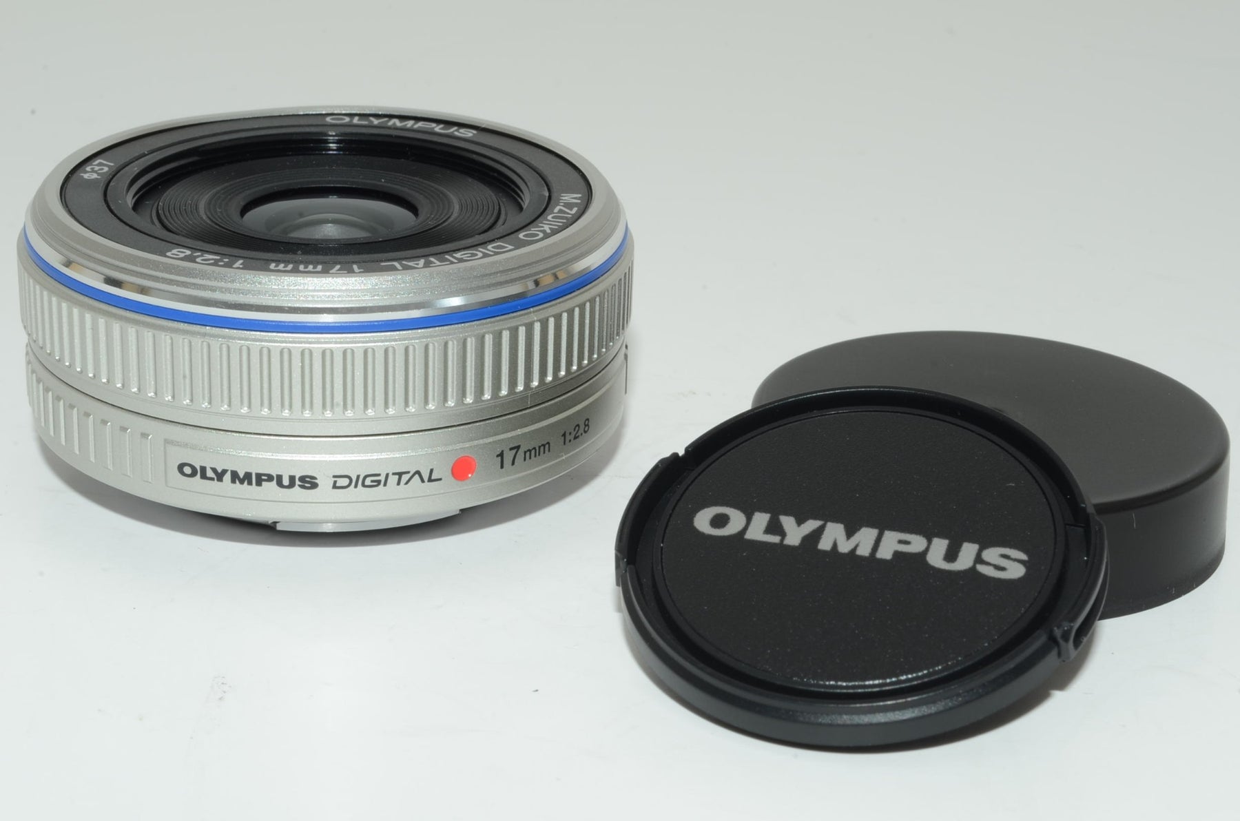 【外観特上級】OLYMPUS パンケーキレンズ M.ZUIKO DIGITAL 17mm F2.8 シルバー