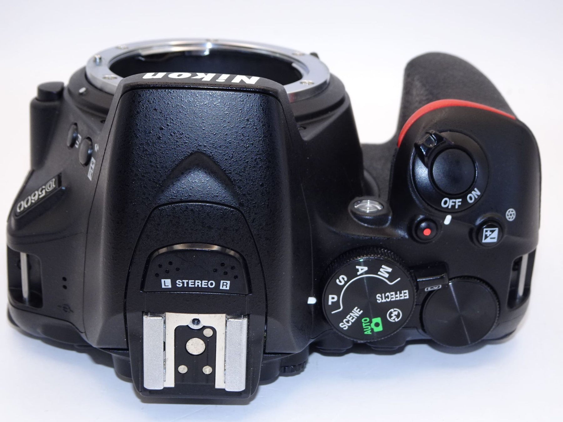 【外観並級】Nikon デジタル一眼レフカメラ D5600 ボディ