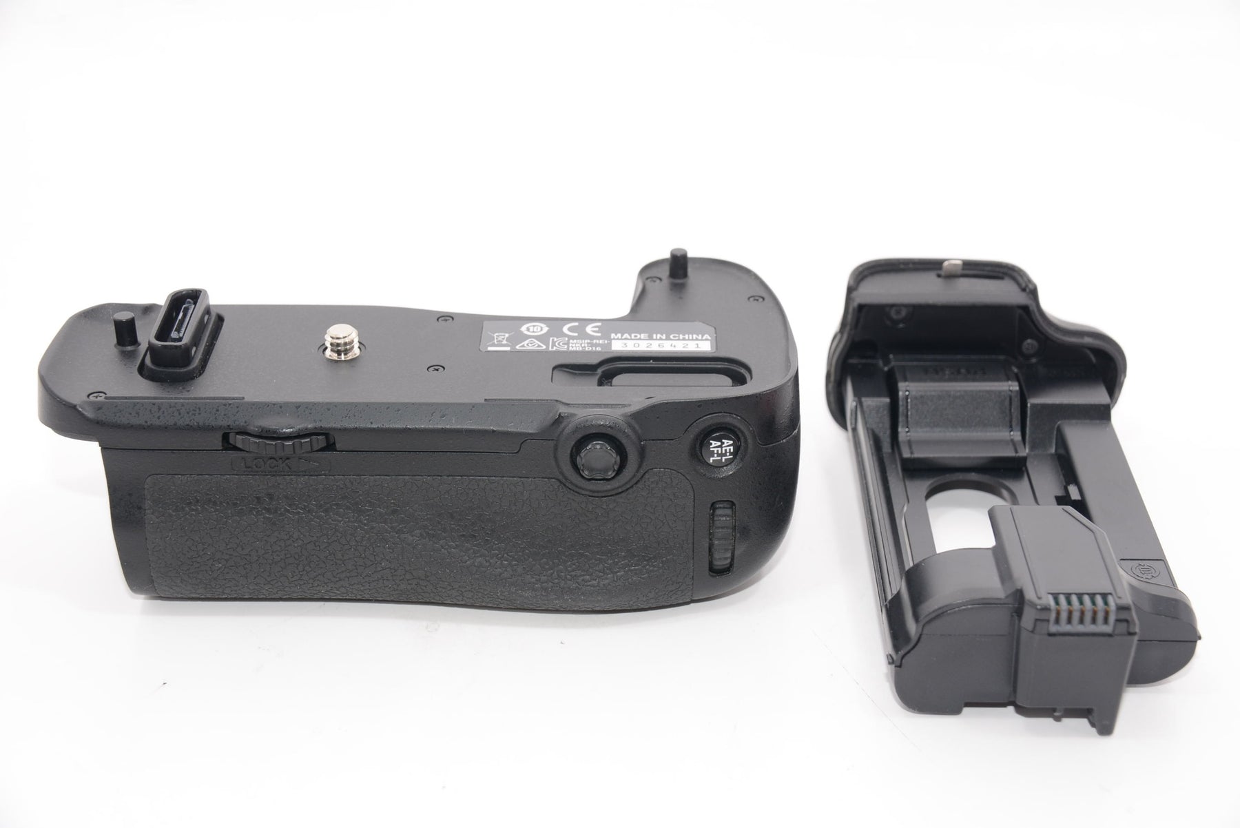 【外観特上級】Nikon マルチパワーバッテリーパック MB-D16