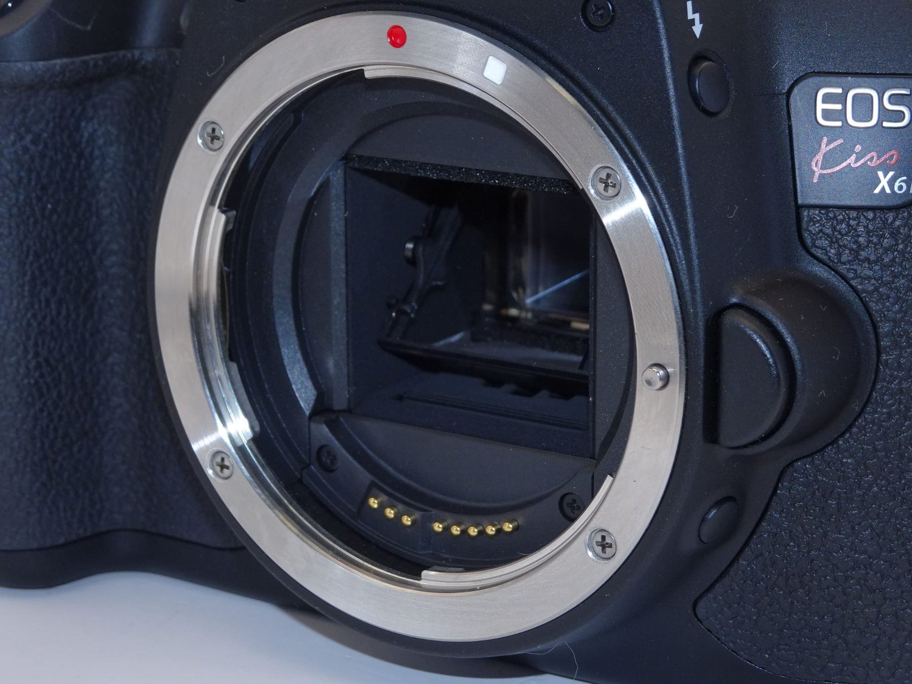【外観特上級】Canon デジタル一眼レフカメラ EOS Kiss X6i ボディ
