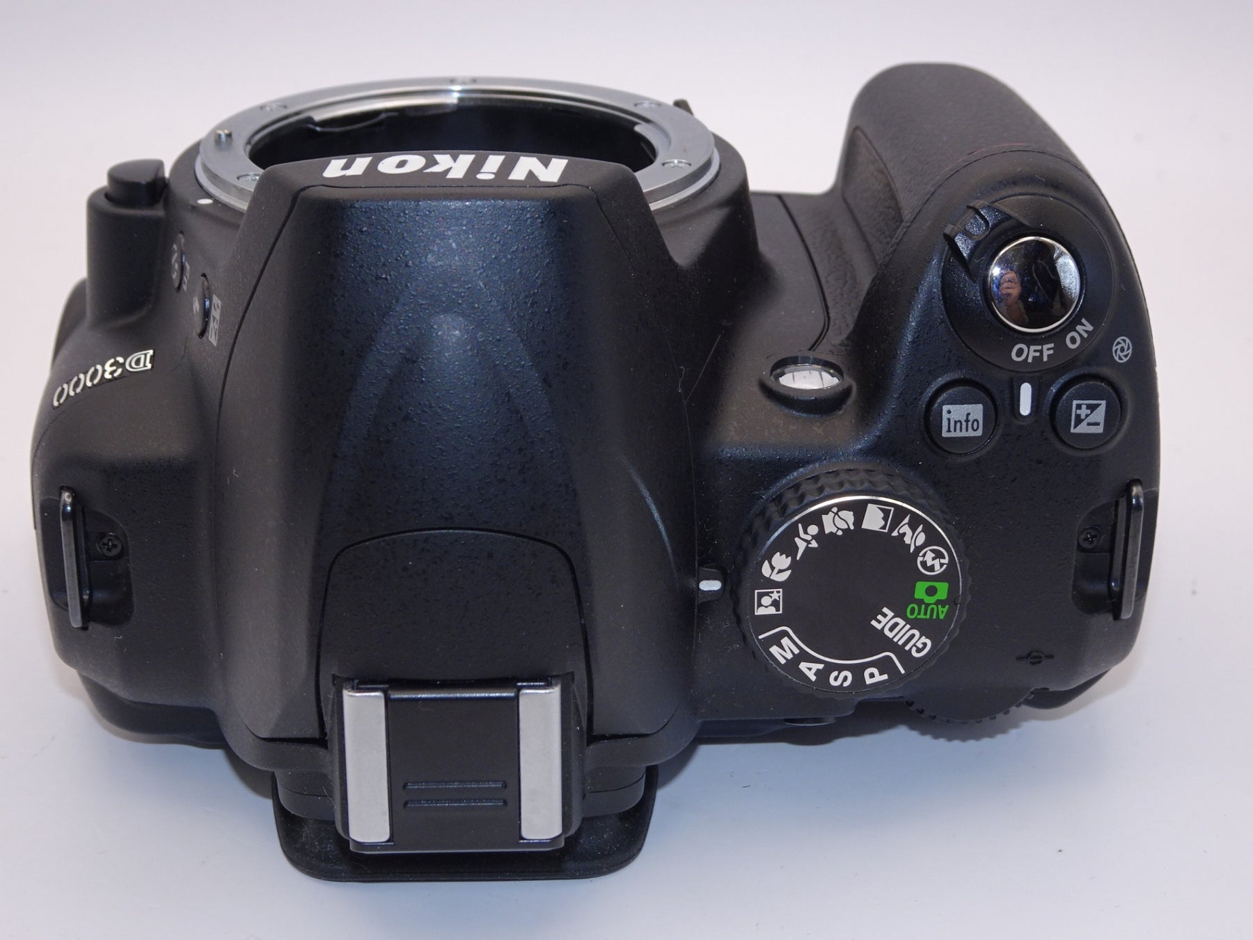【外観特上級】Nikon デジタル一眼レフカメラ D3000 ボディ