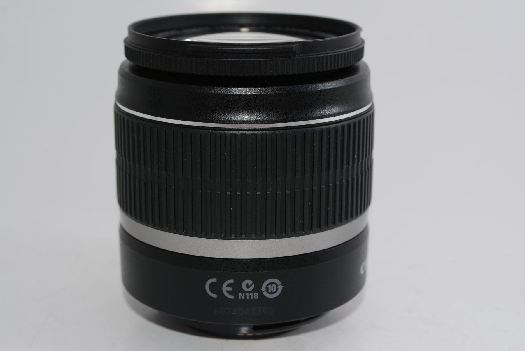 【外観特上級】Canon 標準ズームレンズ EF-S18-55mm F3.5-5.6 IS