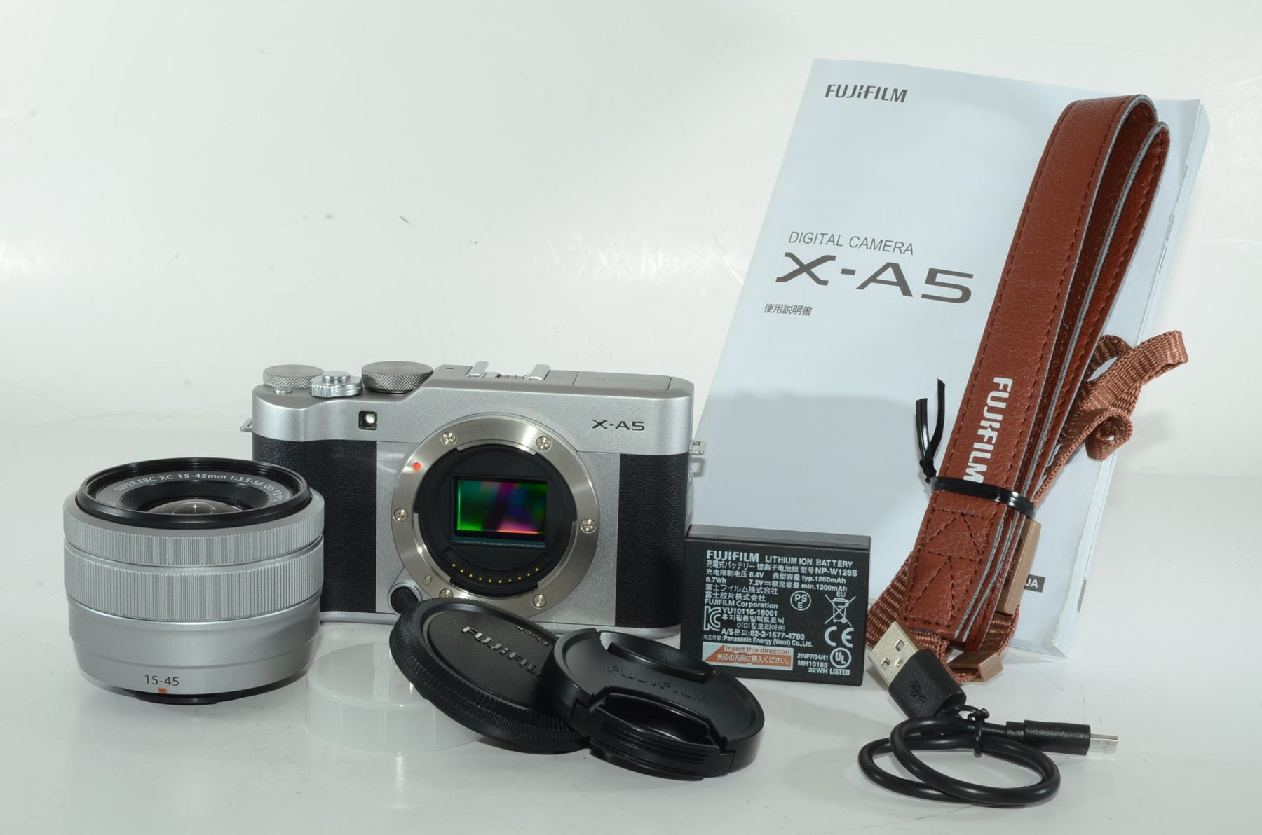 【外観特上級】FUJIFILM ミラーレス一眼カメラ X-A5レンズキット シルバー X-A5LK-S