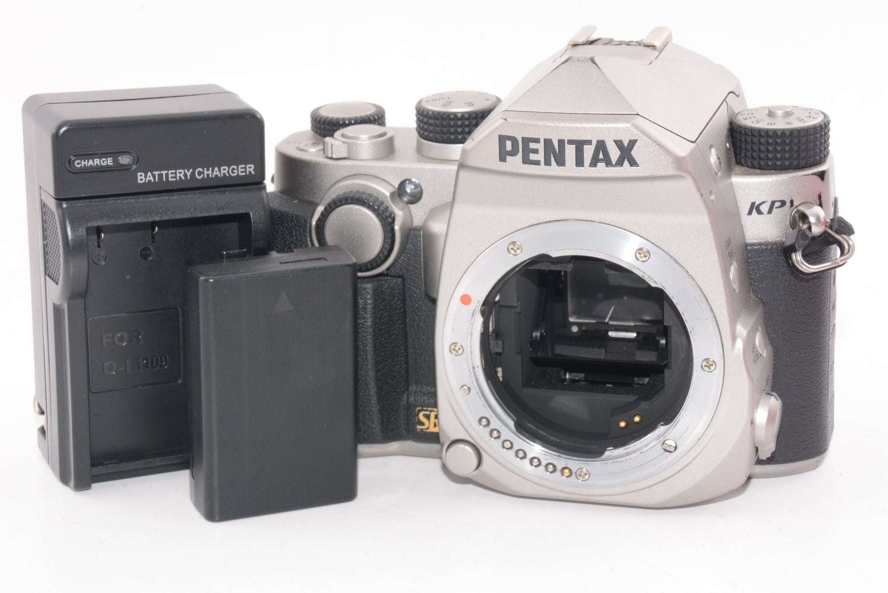 【外観並級】PENTAX デジタル一眼レフカメラ KP ボディ シルバー 防塵 防滴 -10℃耐寒 アウトドア 高感度 5軸5段手ぶれ補正 KP BODY SILVER 16044
