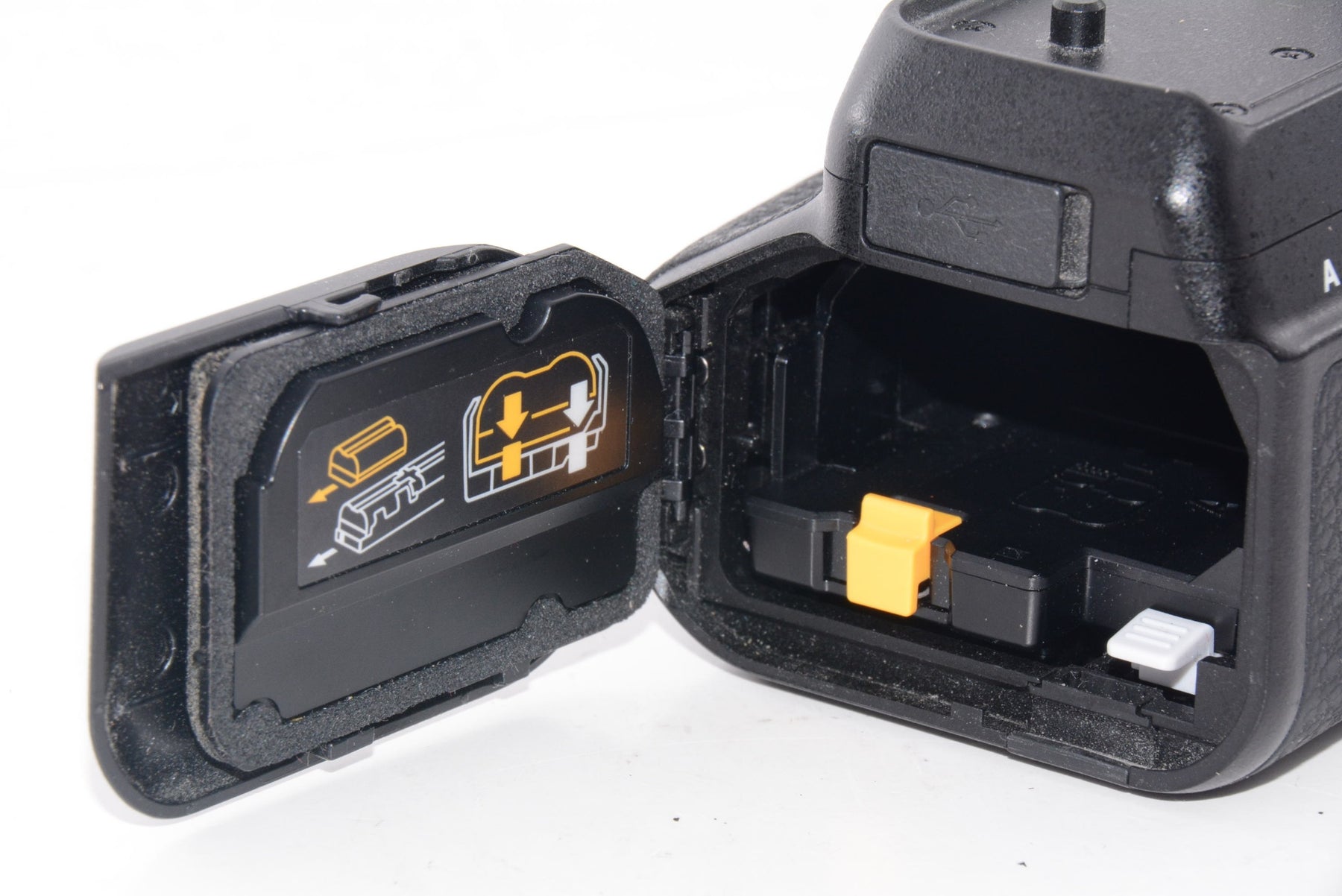 【外観特上級】Nikon マルチパワーバッテリーパック MB-N11