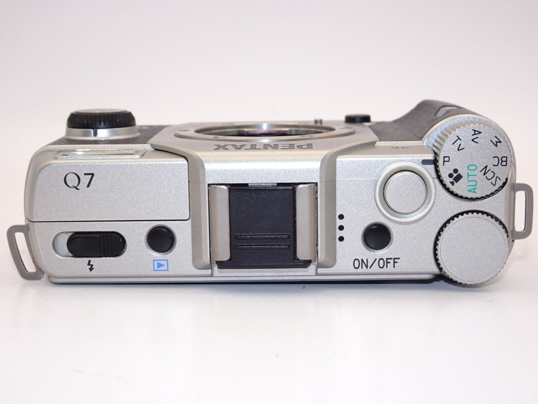 【外観特上級】PENTAX ミラーレス一眼 Q7 ボディ シルバー Q7 SILVER BODY
