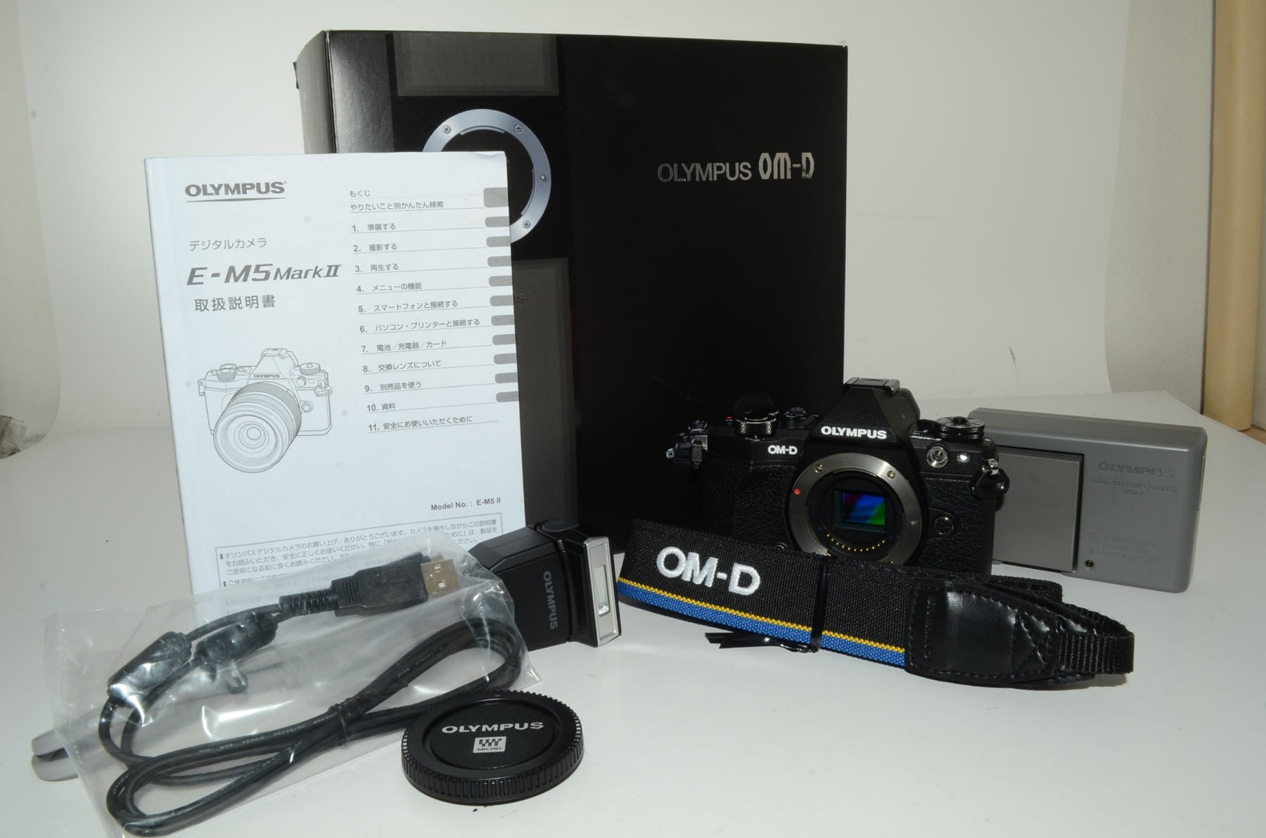 【外観特上級】OLYMPUS ミラーレス一眼 OM-D E-M5 MarkII ボディー ブラック E-M5 MarkIIBody BLK