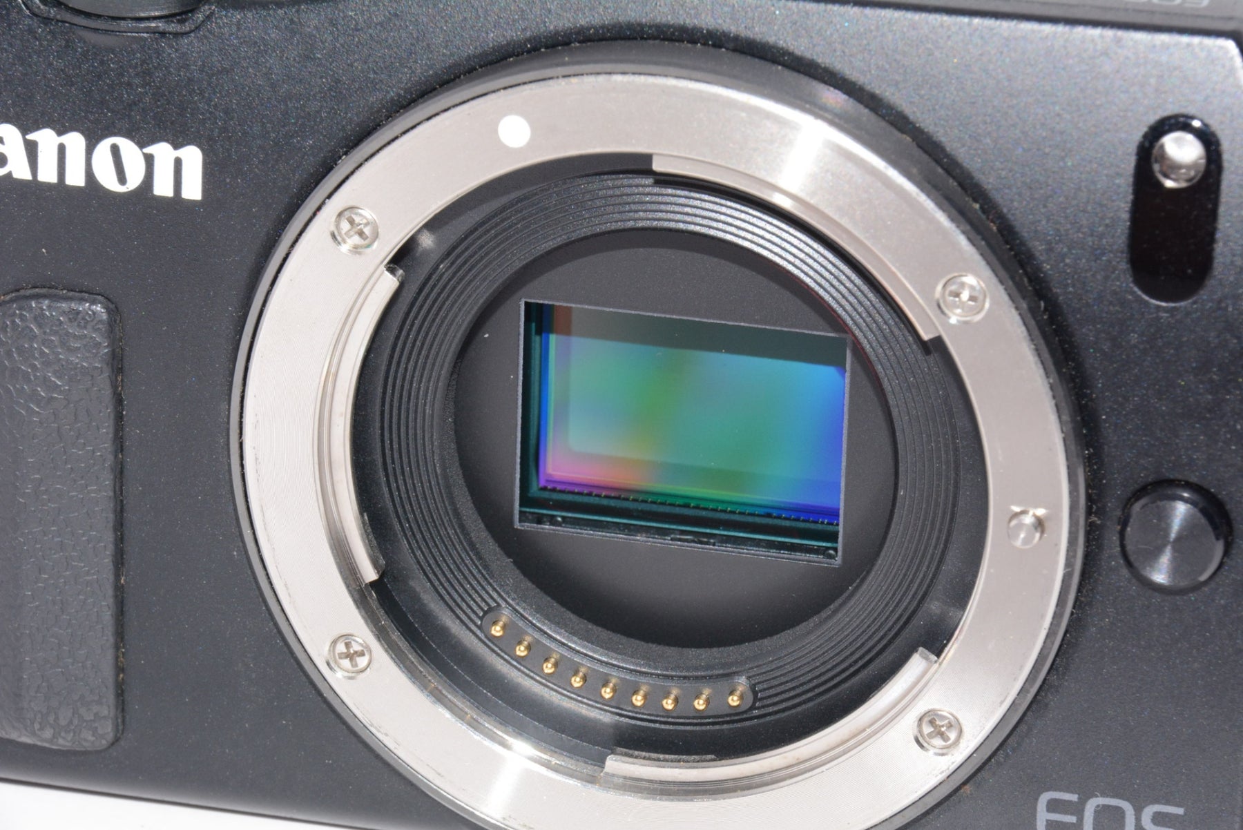 【外観並級】Canon ミラーレス一眼カメラ EOS M ボディ ブラック EOSMBK-BODY