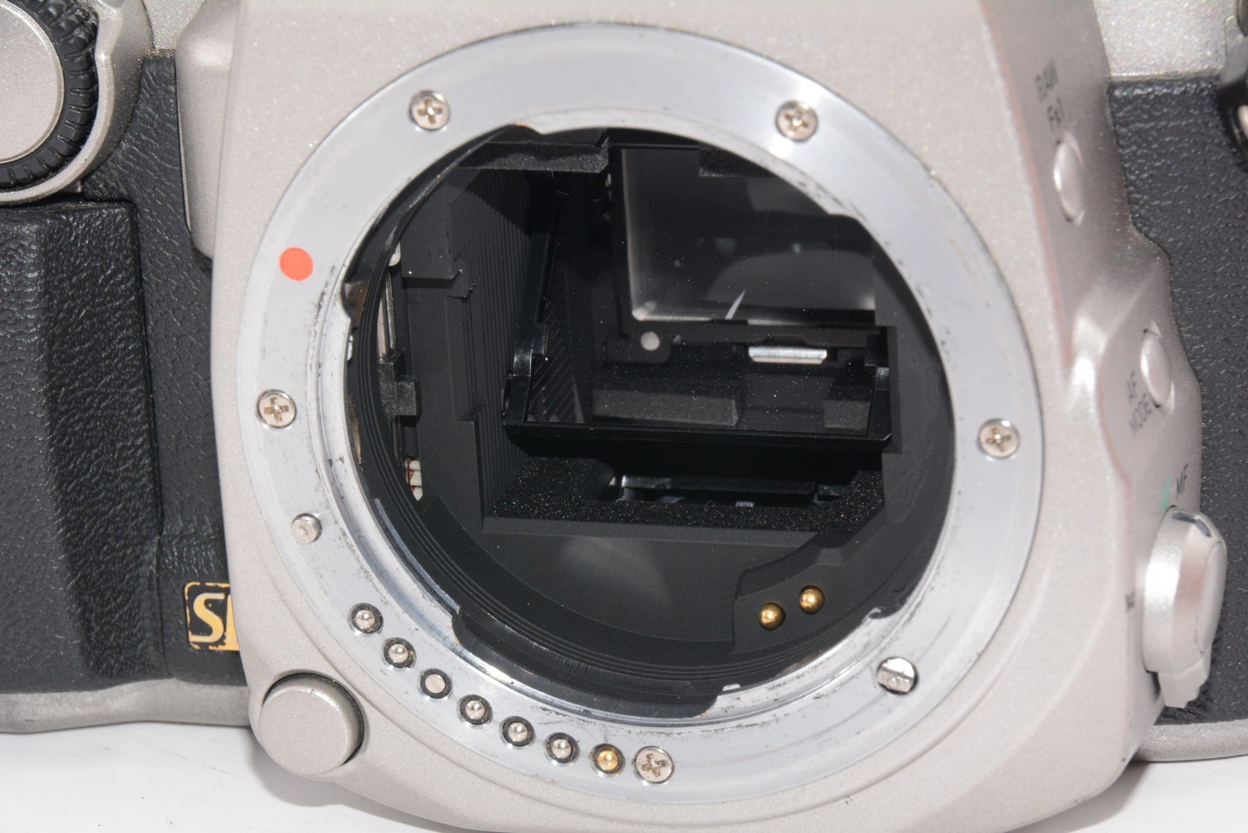 【外観並級】PENTAX デジタル一眼レフカメラ KP ボディ シルバー 防塵 防滴 -10℃耐寒 アウトドア 高感度 5軸5段手ぶれ補正 KP BODY SILVER 16044