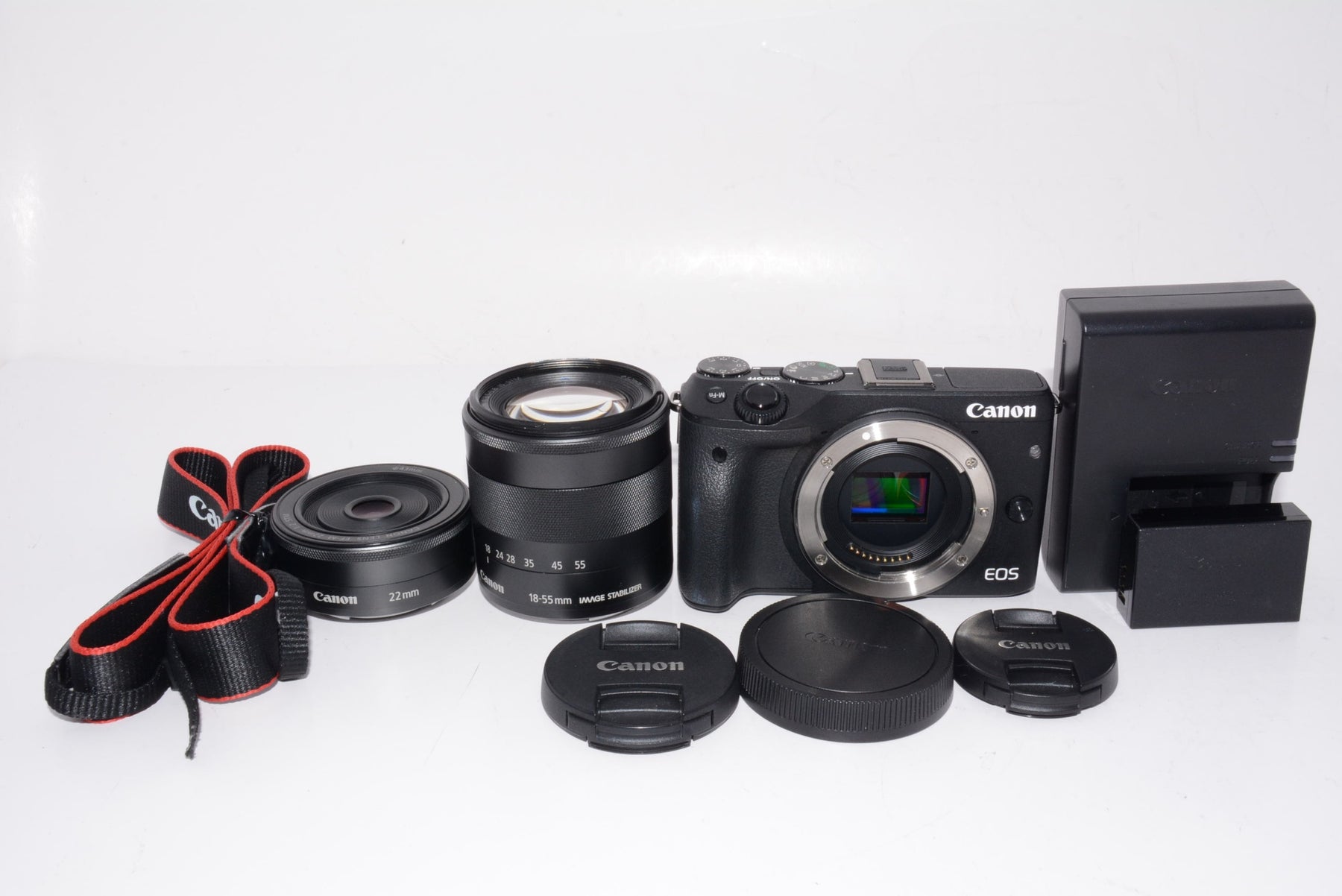【外観特上級】Canon ミラーレス一眼カメラ EOS M3 ダブルレンズキット(ブラック) EF-M18-55mm F3.5-5.6 IS STM EF-M22mm F2 STM 付属 EOSM3BK-WLK