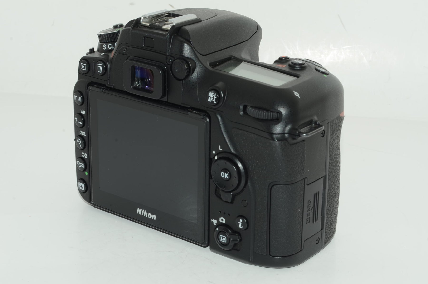 【外観特上級】Nikon デジタル一眼レフカメラ D7500 18-140VR レンズキット D7500LK18-140