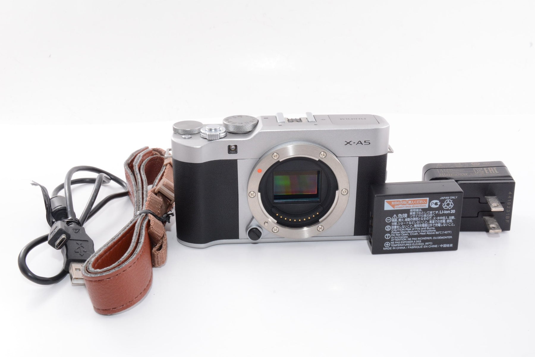 【外観特上級】FUJIFILM ミラーレス一眼 X-A5シルバー X-A5-S