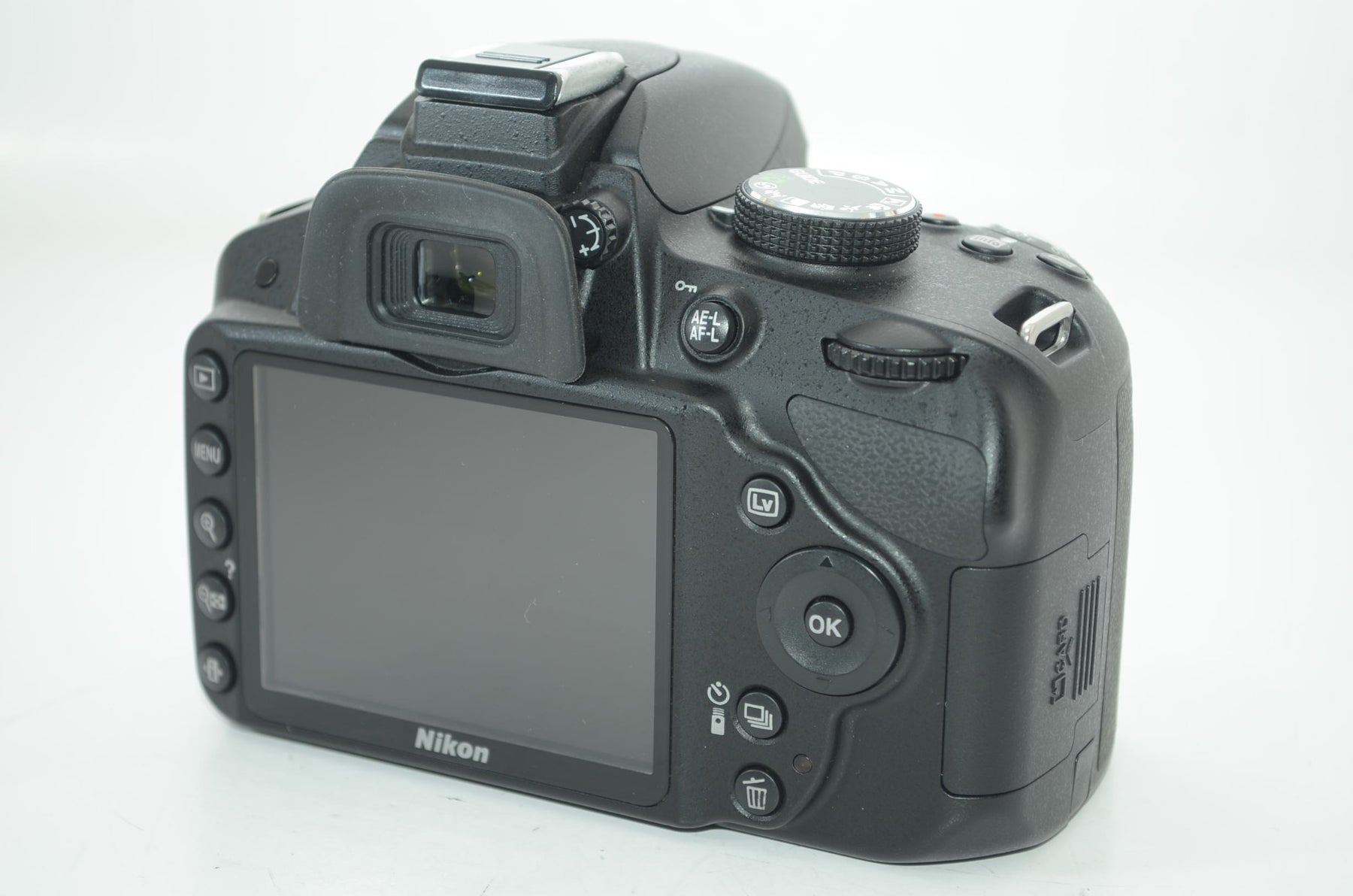 【外観特上級】Nikon D3200 レンズキット AF-S DX NIKKOR 18-55mm f/3.5-5.6G
