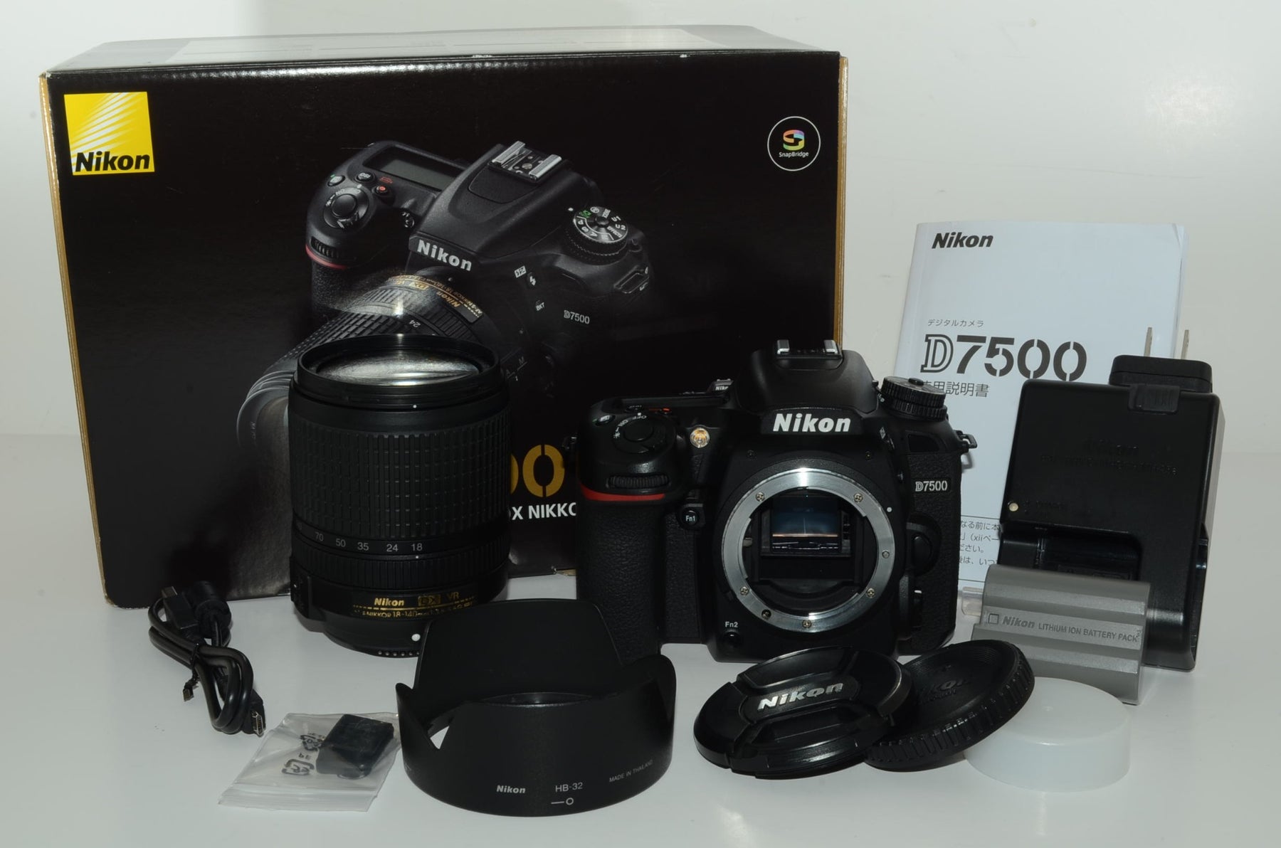 【外観特上級】Nikon デジタル一眼レフカメラ D7500 18-140VR レンズキット D7500LK18-140