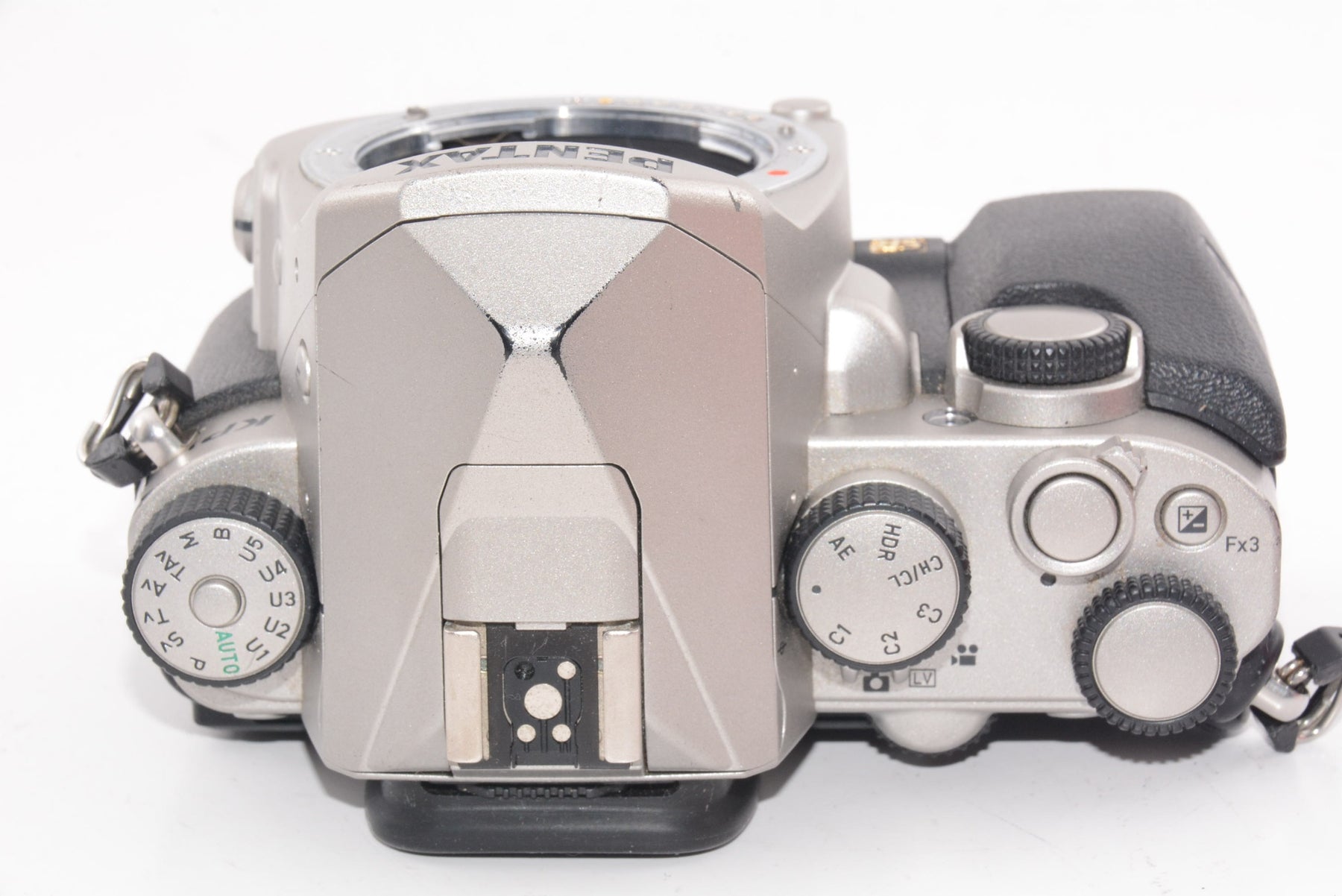 【外観並級】PENTAX デジタル一眼レフカメラ KP ボディ シルバー 防塵 防滴 -10℃耐寒 アウトドア 高感度 5軸5段手ぶれ補正 KP BODY SILVER 16044