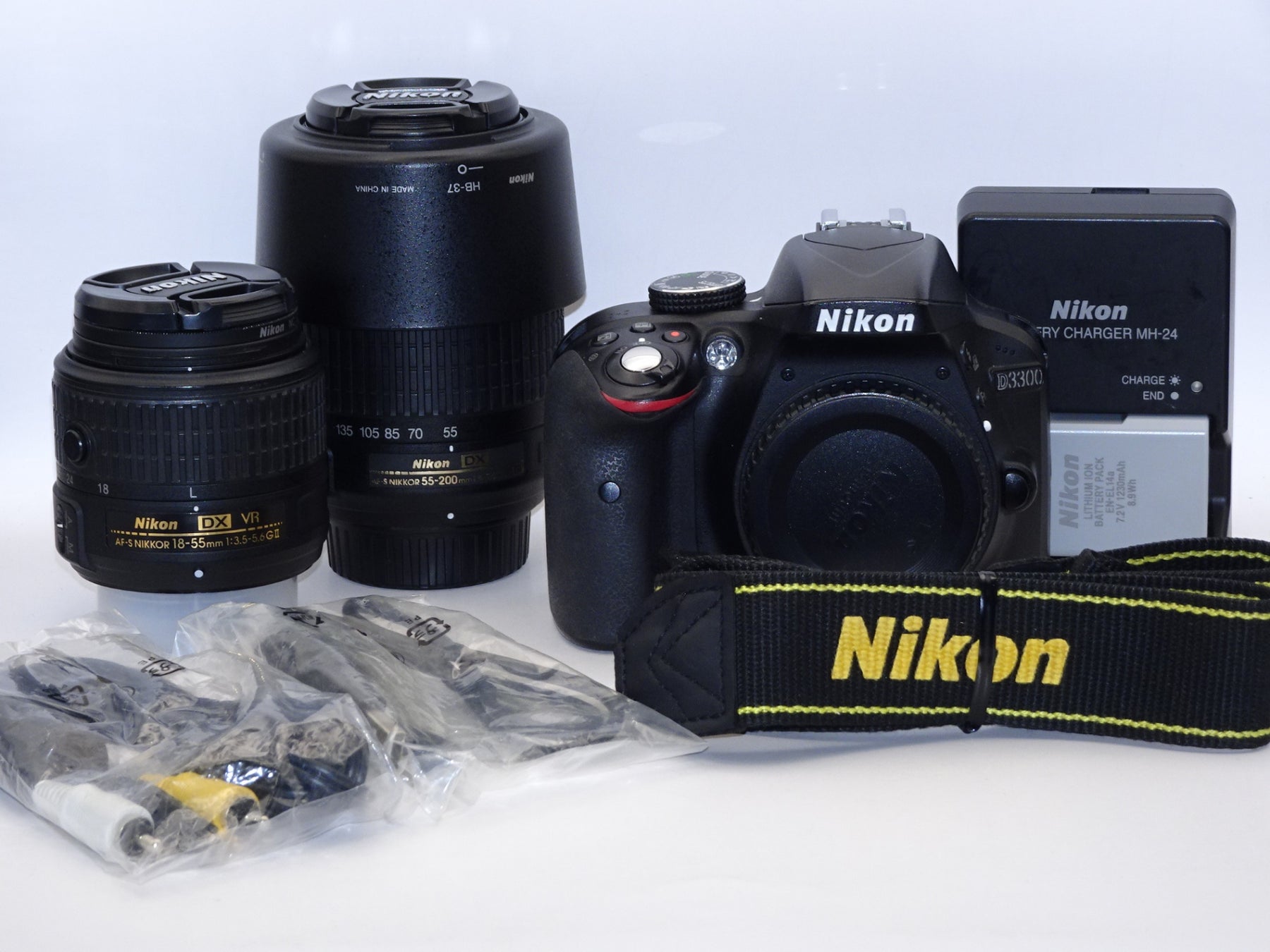 【外観並級】Nikon デジタル一眼レフカメラ D3300 ダブルズームキット ブラック D3300WZBK