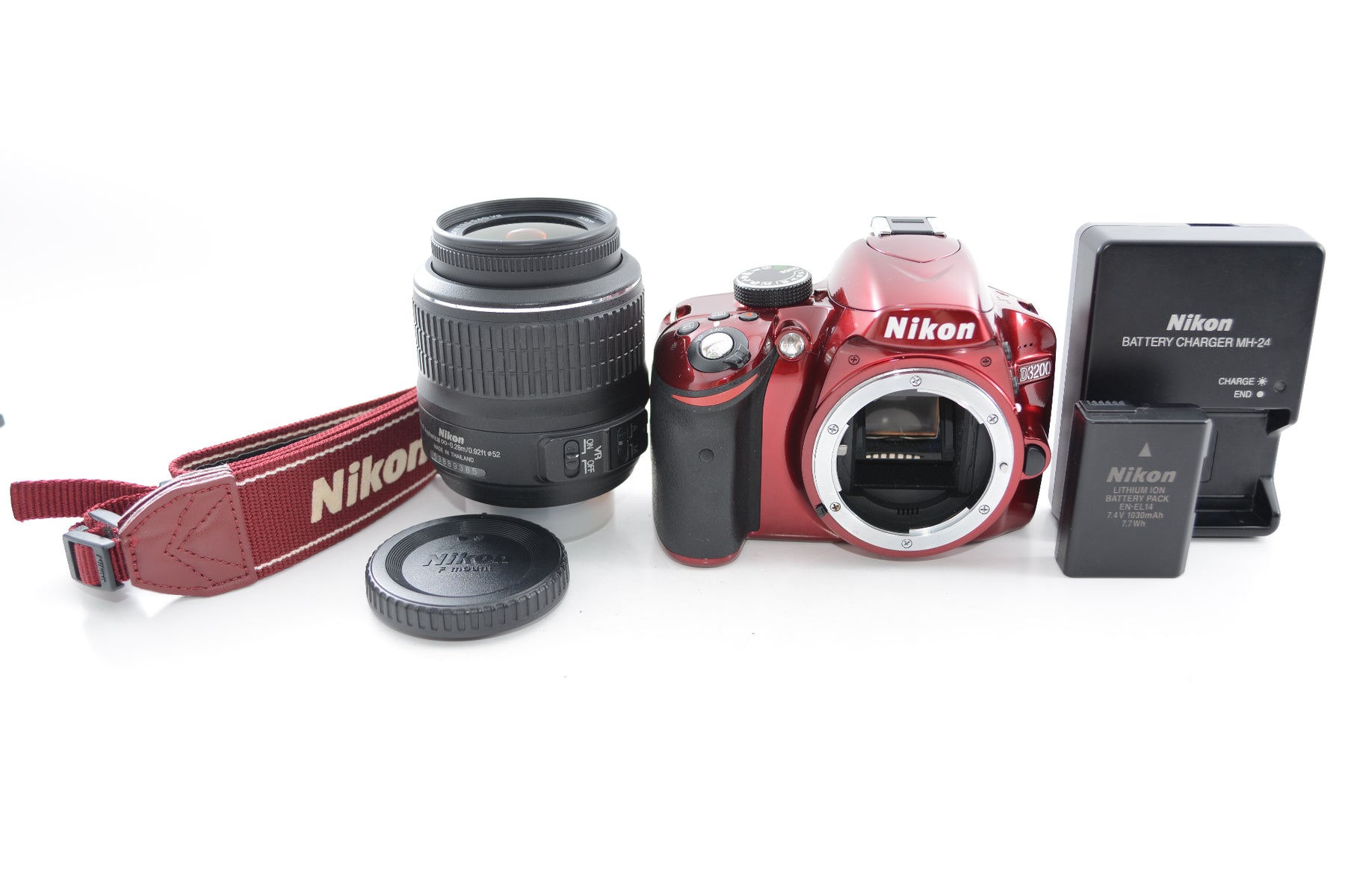 【外観特上級】Nikon デジタル一眼レフカメラ D3200 レンズキット AF-S DX NIKKOR 18-55mm f/3.5-5.6G VR付属 レッド D3200LKRD