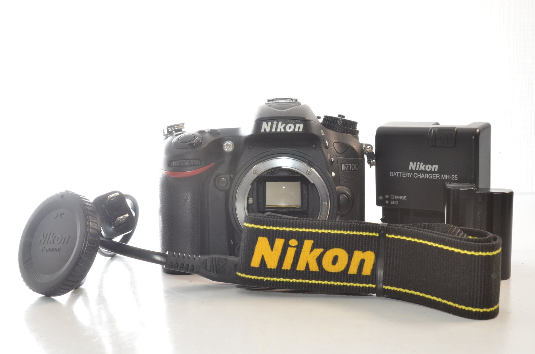 【外観特上級】Nikon デジタル一眼レフカメラ D7100 ボディー D7100