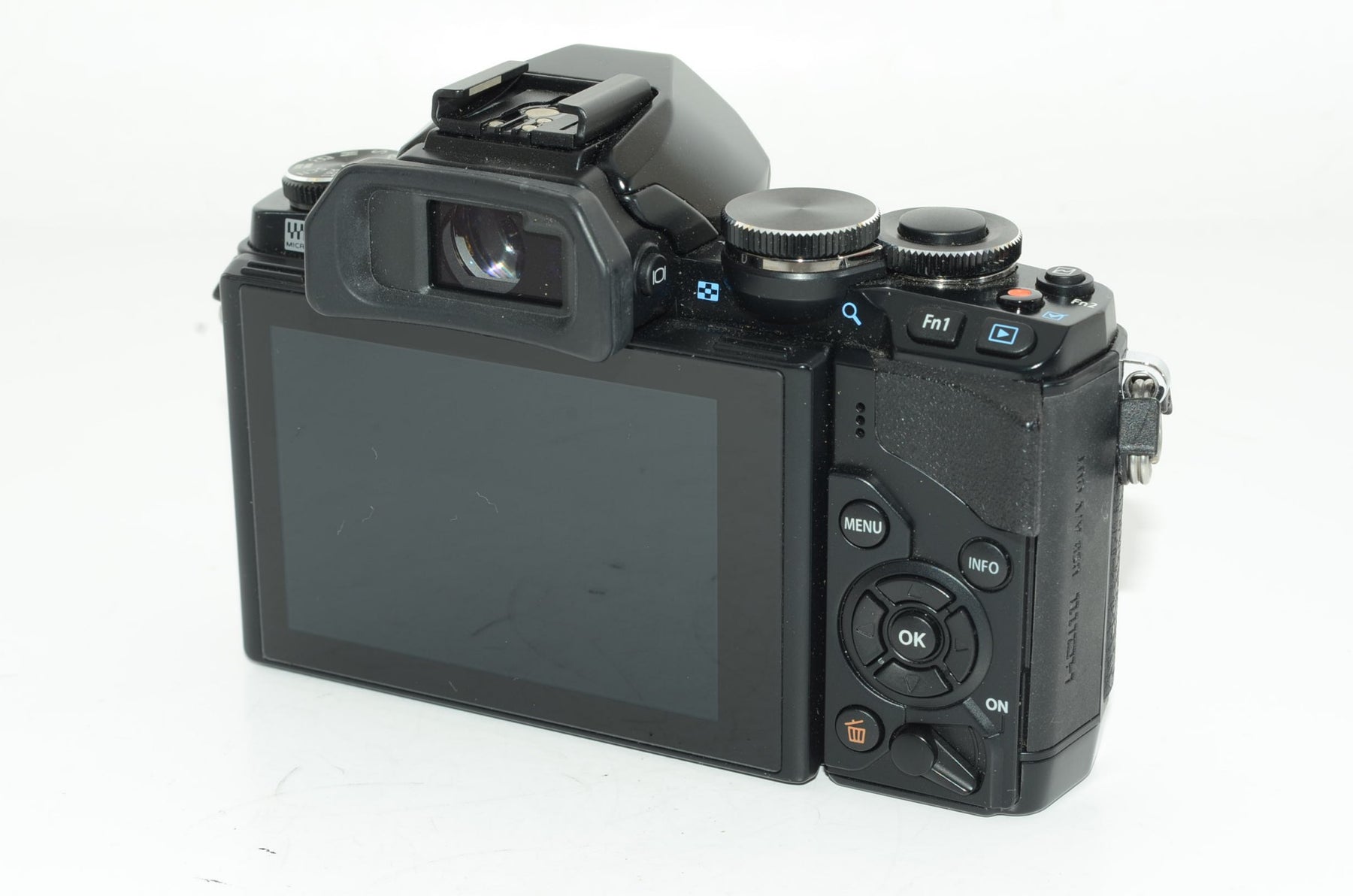 【外観並級】OLYMPUS OM-D E-M10 ダブルズームキット ブラック ミラーレス一眼 OM-D E-M10 DZKIT BLK