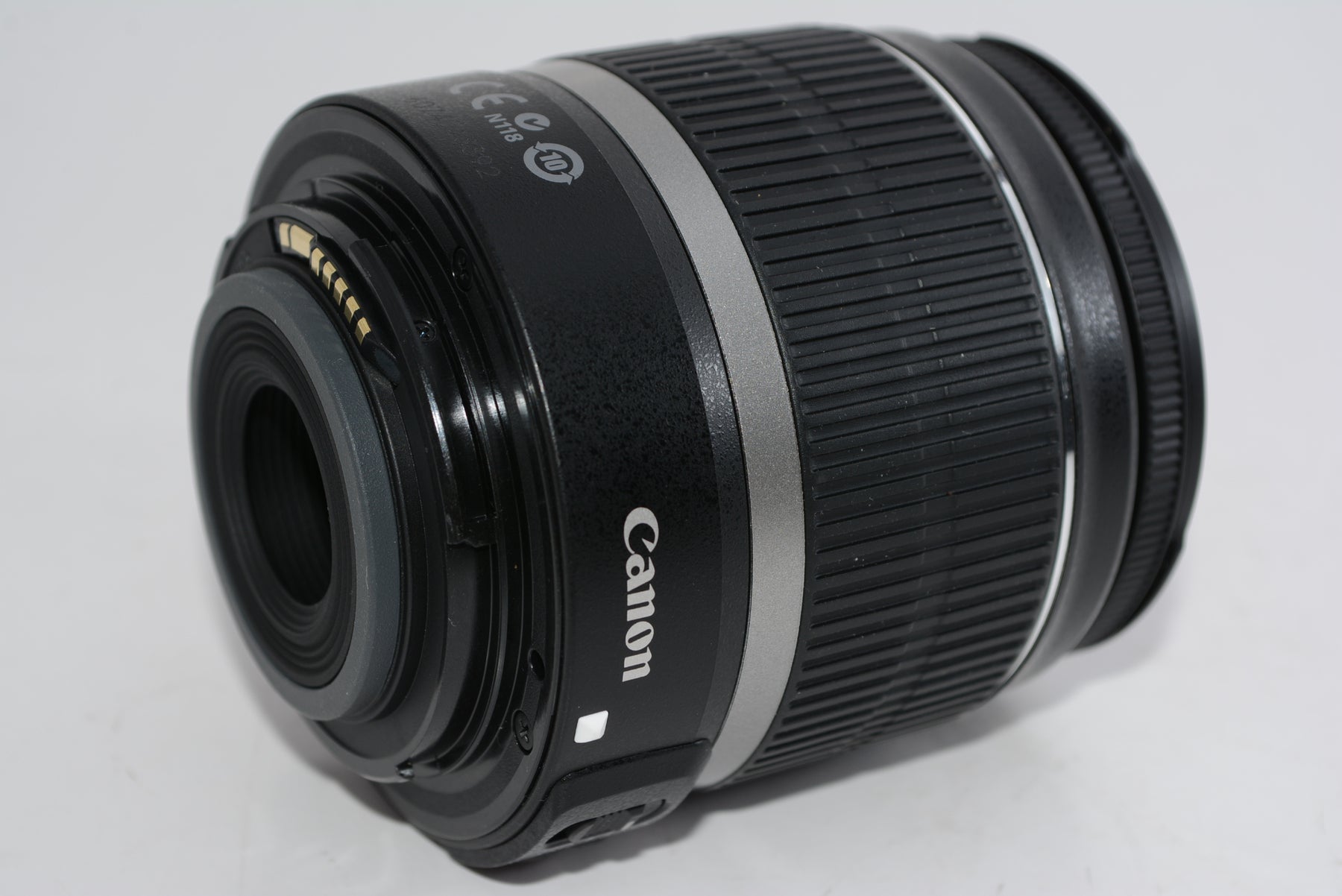 【外観特上級】Canon 標準ズームレンズ EF-S18-55mm F3.5-5.6 IS