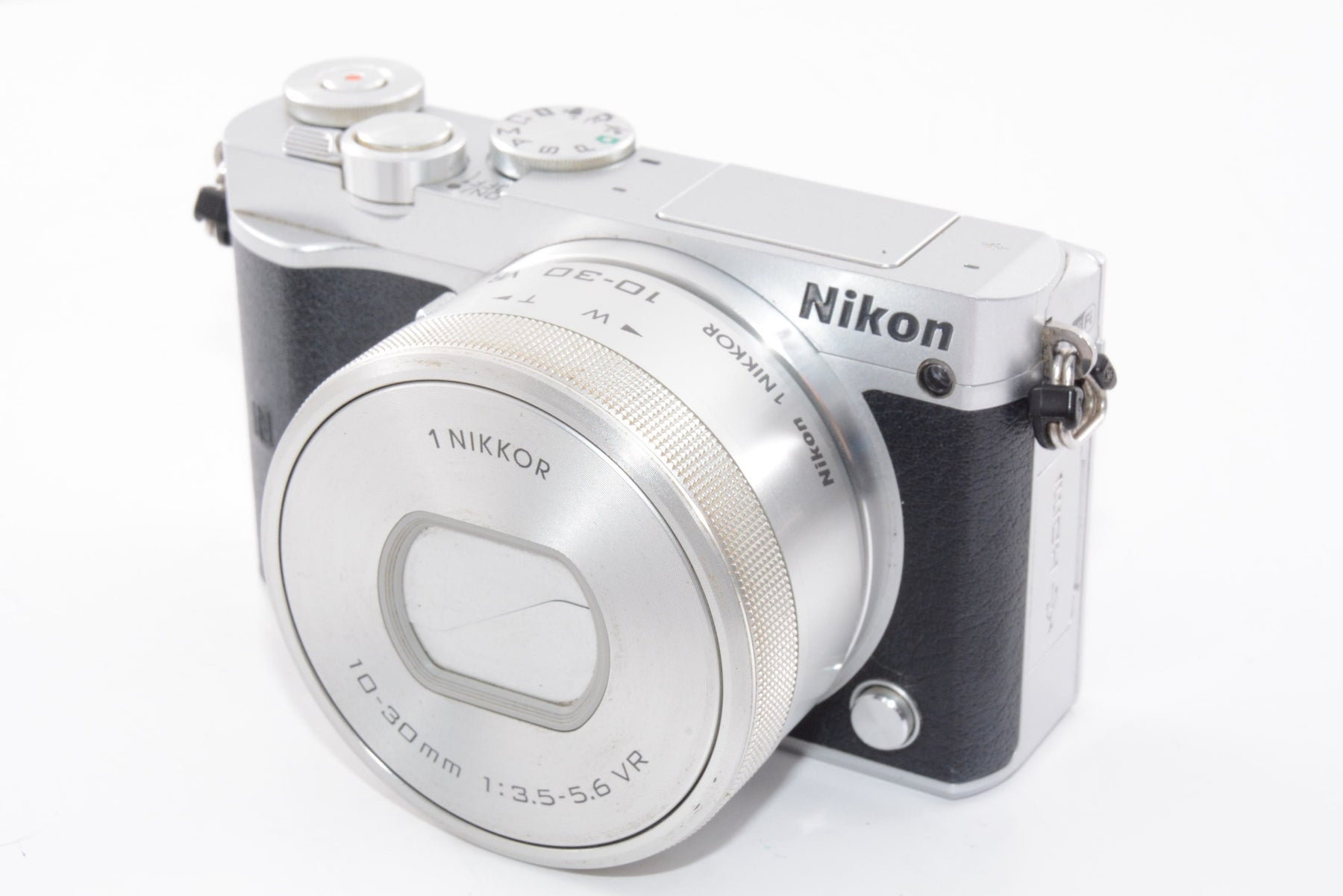 【外観並級】Nikon ミラーレス一眼 Nikon1 J5 標準パワーズームレンズキット シルバー J5HPLKSL