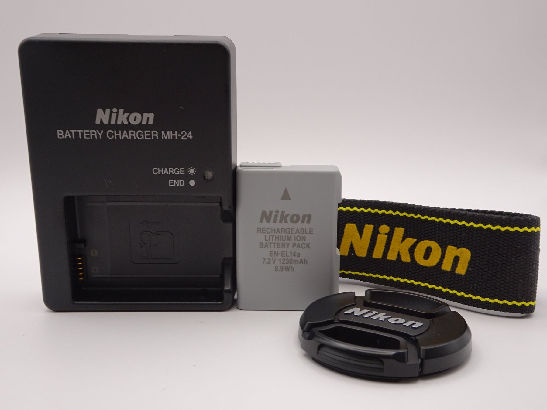 【外観特上級】Nikon デジタル一眼レフカメラ D5500 18-55 VRII レンズキット ブラック 2416万画素 3.2型液晶 タッチパネル D5500LK18-55BK