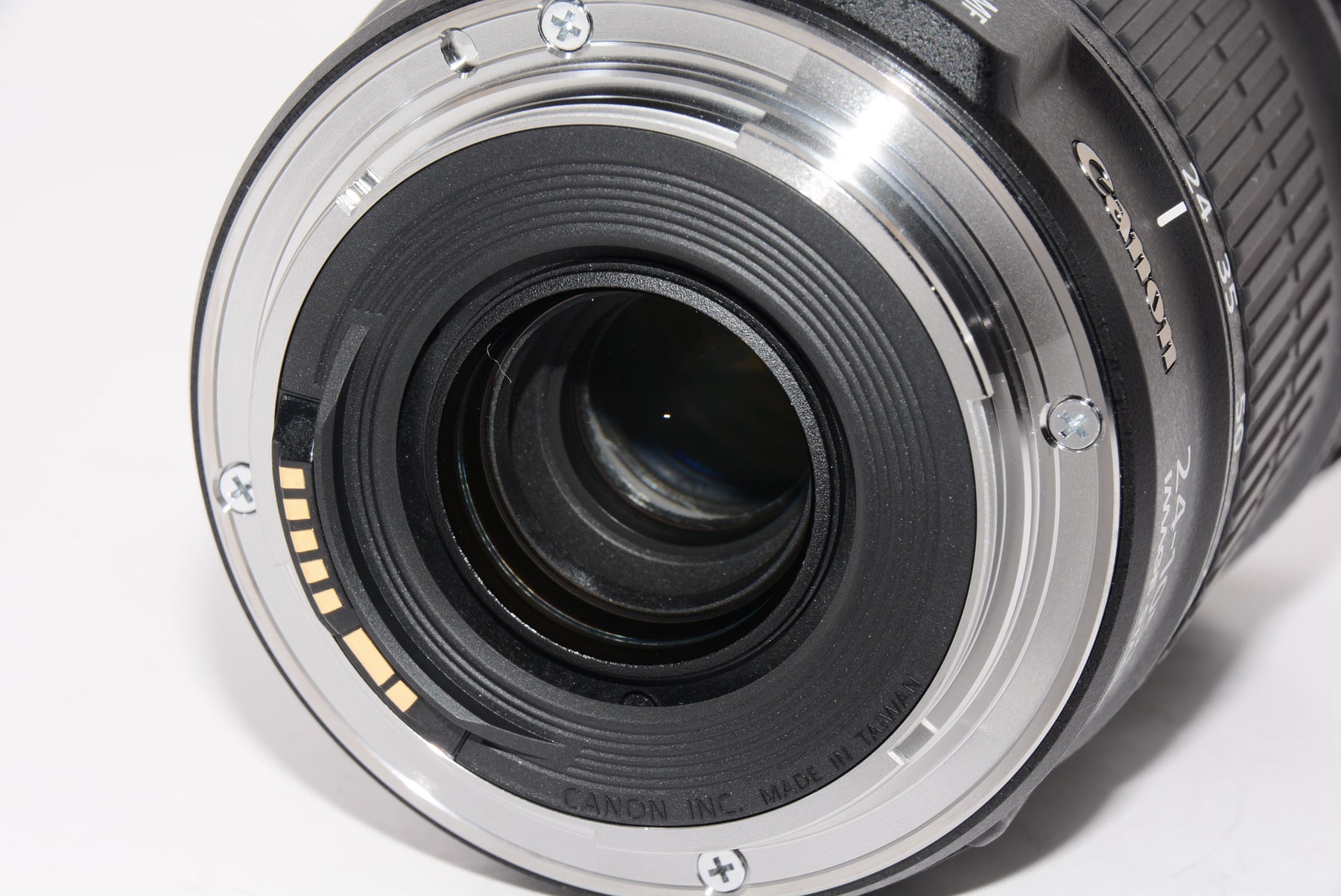 【外観特上級】Canon デジタル一眼レフカメラ EOS 6D Mark II EF24-105 IS STM レンズキット EOS6DMK2-24105ISSTMLK