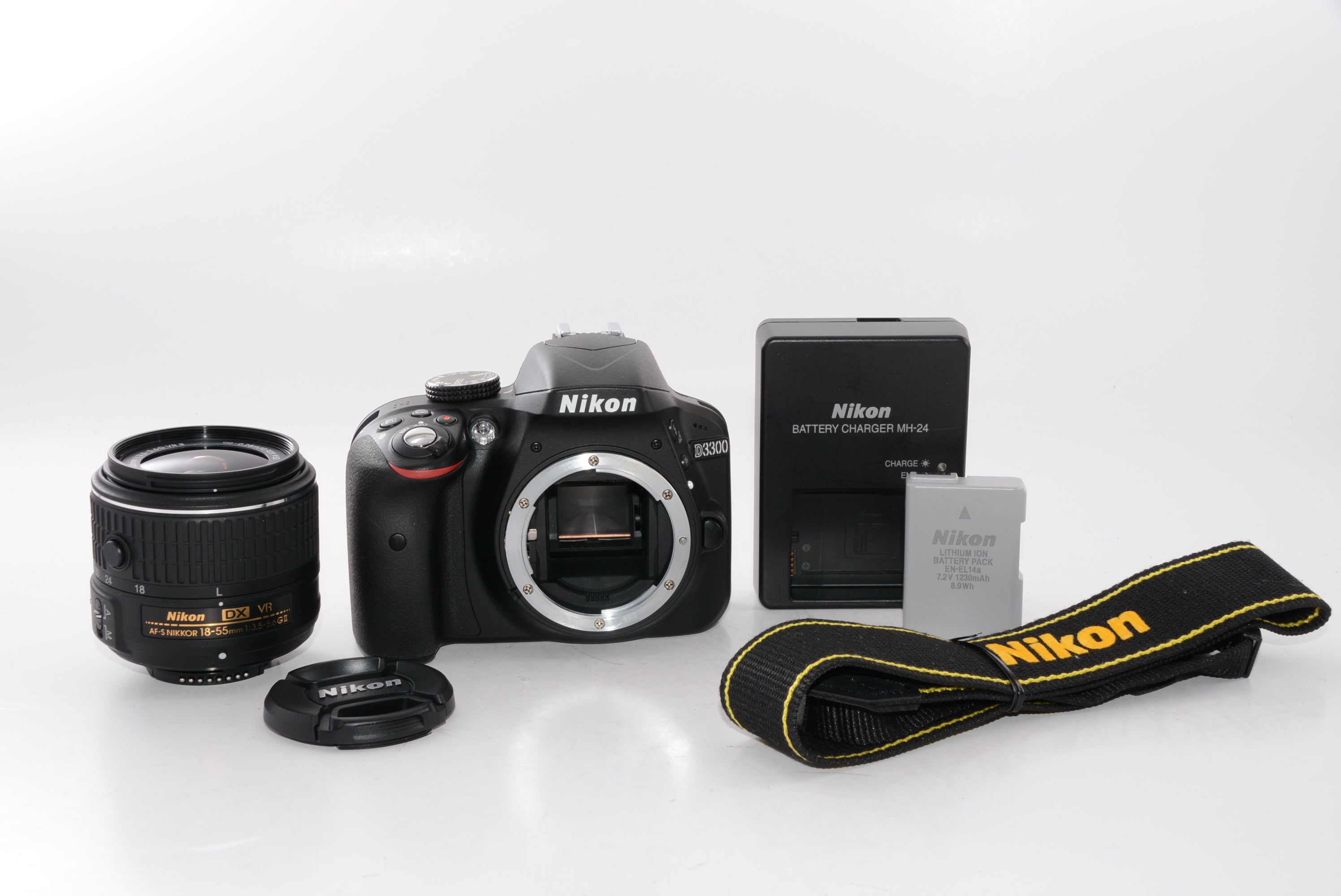 外観特上級】Nikon デジタル一眼レフカメラ D3300 18-55 VR IIレンズ