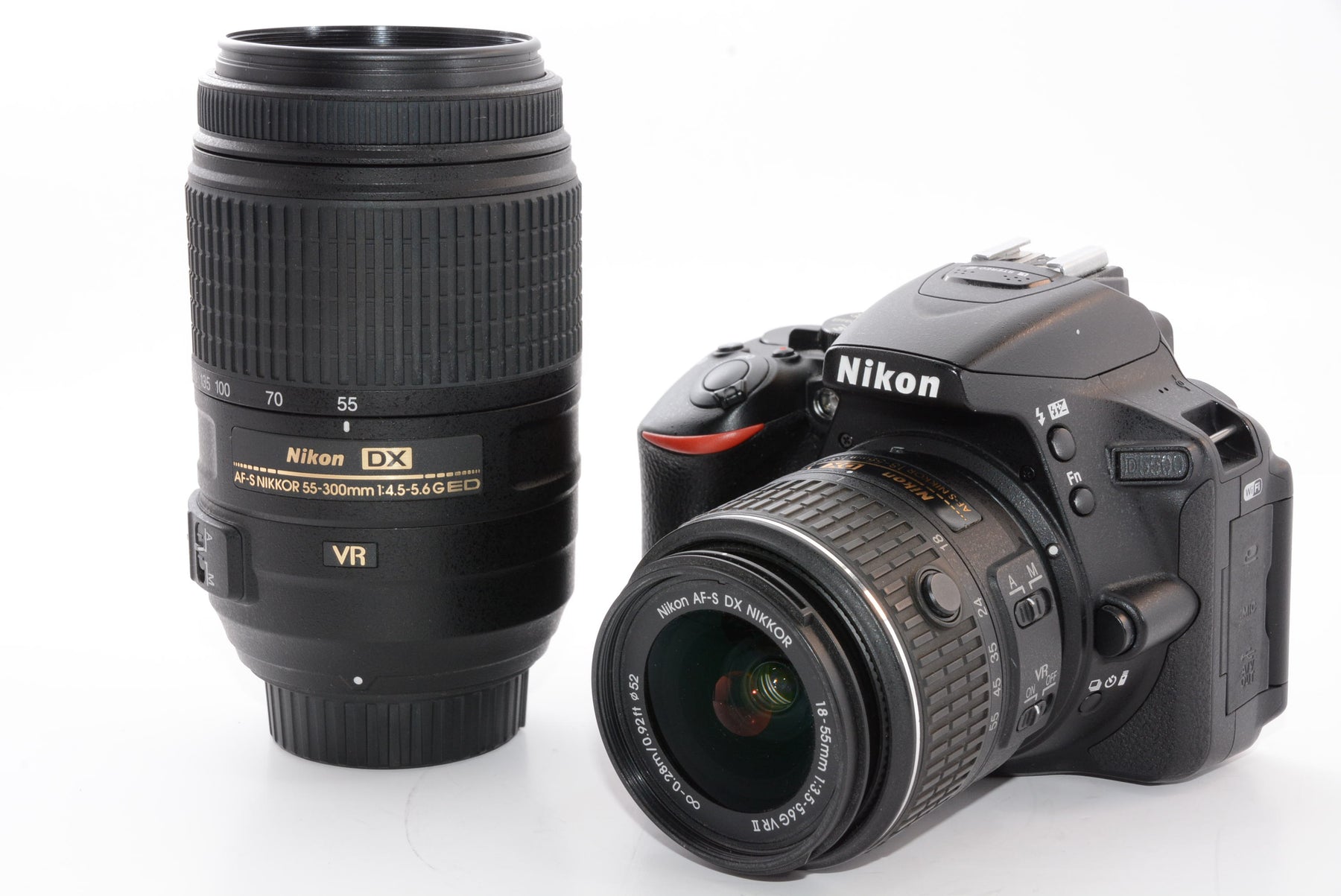 【外観特上級】Nikon デジタル一眼レフカメラ D5500 ダブルズームキット ブラック 2416万画素 3.2型液晶 タッチパネルD5500WZBK