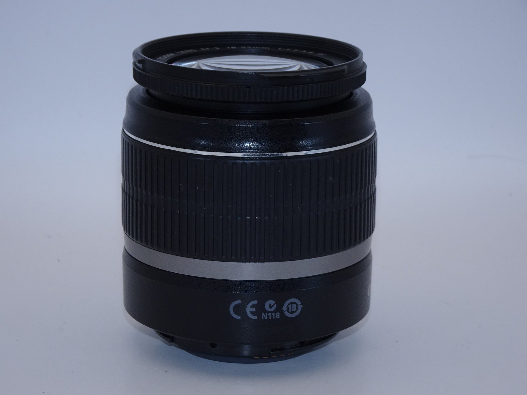【外観特上級】Canon 標準ズームレンズ EF-S18-55mm F3.5-5.6 IS