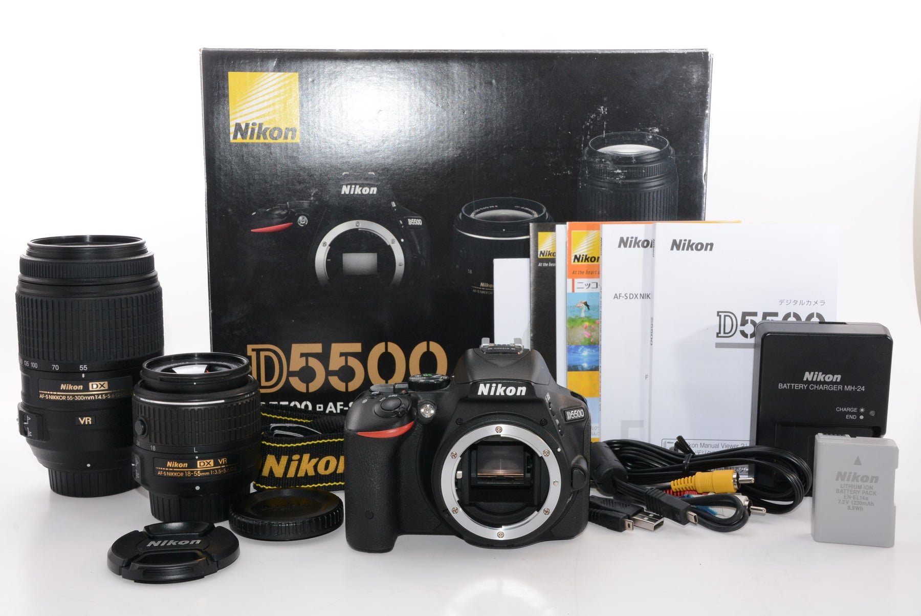 【外観特上級】Nikon デジタル一眼レフカメラ D5500 ダブルズームキット ブラック 2416万画素 3.2型液晶 タッチパネルD5500WZBK