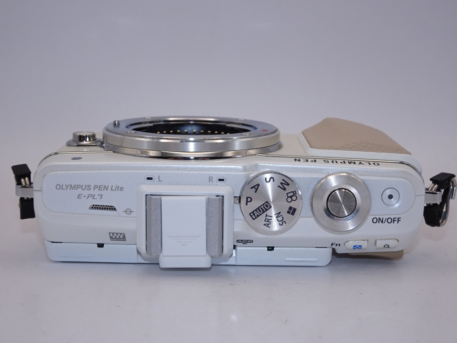 【外観特上級】OLYMPUS PEN E-PL7 ボディ ホワイト ミラーレス一眼 PEN E-PL7 BODY WHT