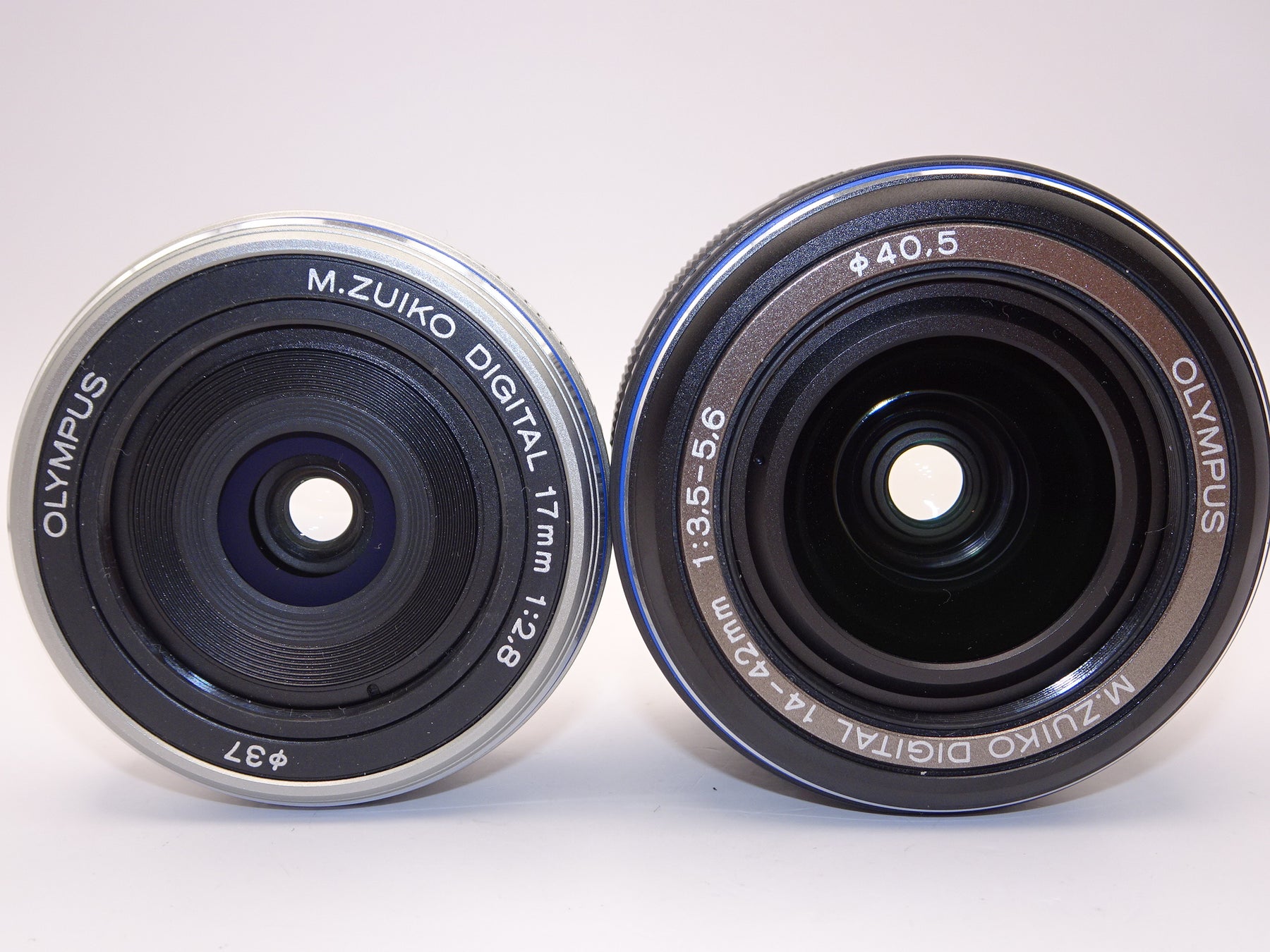 【外観特上級】OLYMPUS ミラーレス一眼 E-P1 ツインレンズキット シルバー E-P1 TKIT-SLV
