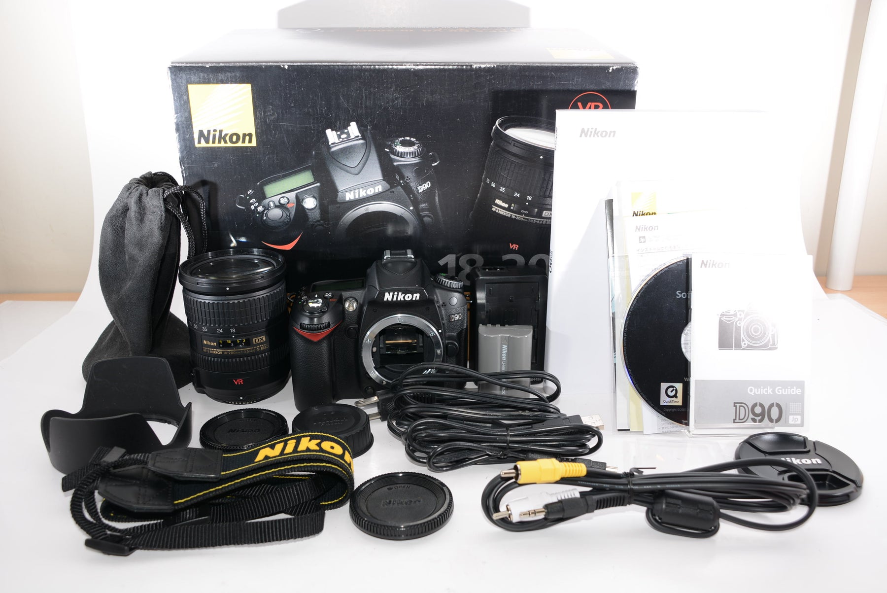 【外観特上級】Nikon デジタル一眼レフカメラ D90 AF-S DX 18-200 VRIIレンズキット D90LK18-200II