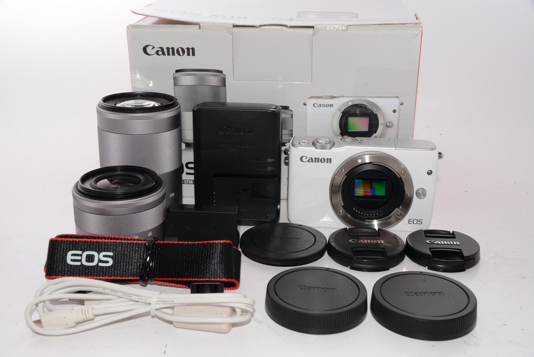 【外観特上級】Canon ミラーレス一眼カメラ EOS M10 ダブルズームキット(ホワイト)