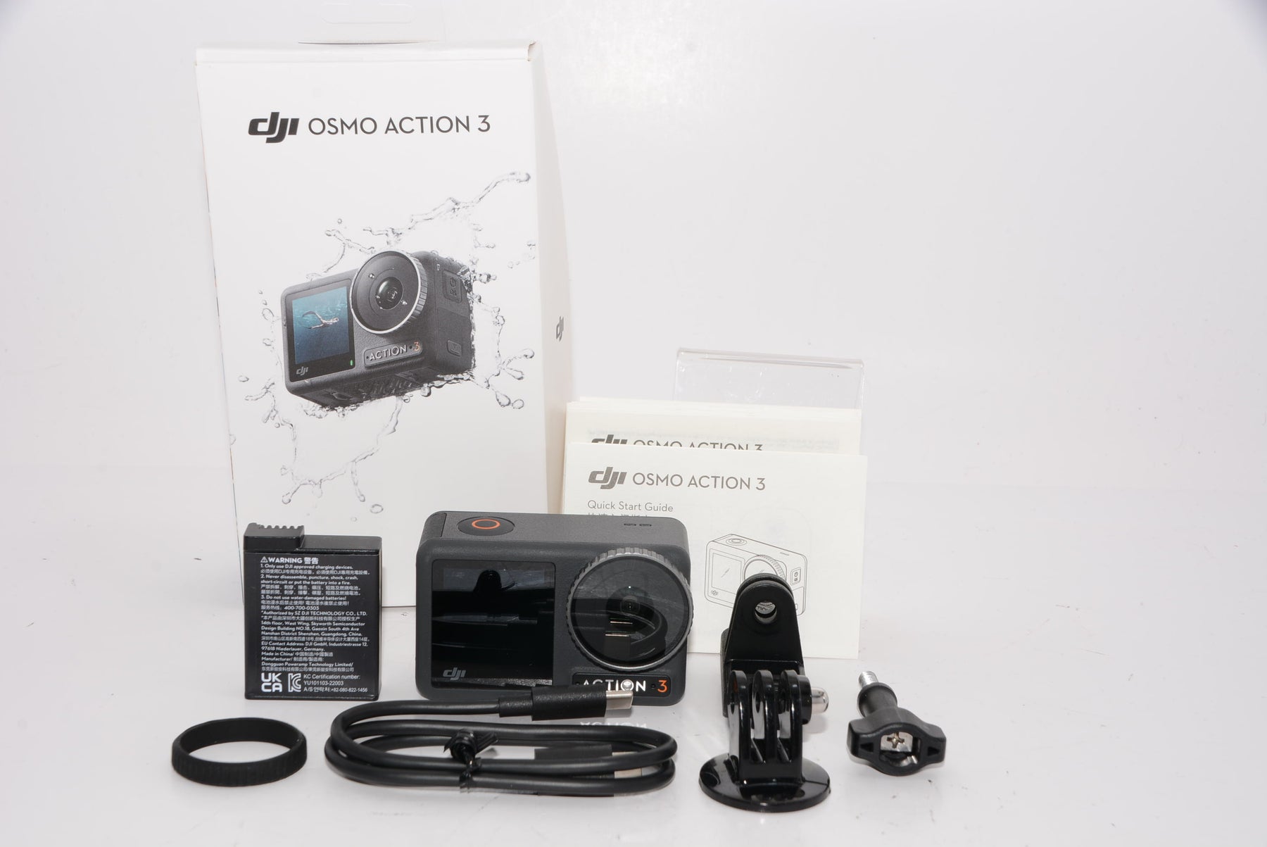 【外観特上級】【国内正規品】Osmo Action 3 スタンダードコンボ - 超広角FOV、HorizonSteady、耐寒性、長時間駆動、クイックリリース垂直マウント、水深16 m防水、デュアル タッチスクリーンなどの機能を搭載した4Kアクションカメラ