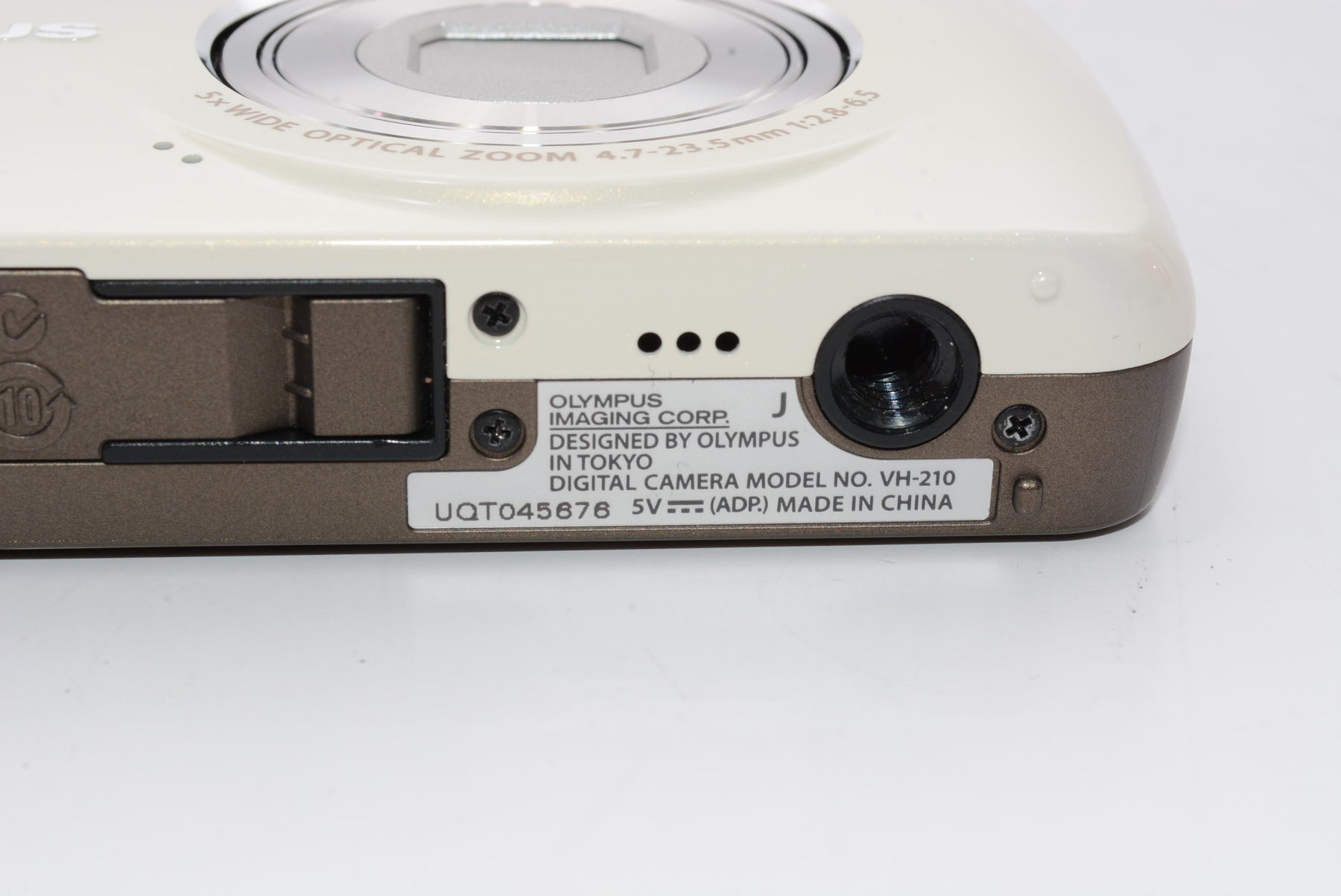 【外観特上級】OLYMPUS デジタルカメラ VH-210 ホワイト 1400万画素 光学5倍ズーム DIS ハイビジョンムービー 3.0型LCD 広角26mm 3Dフォト機能 VH-210 WHT