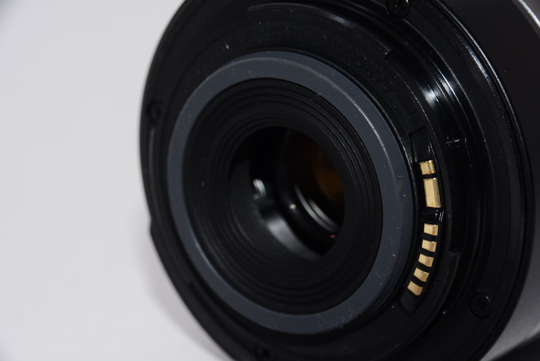 【外観特上級】Canon 標準ズームレンズ EF-S18-55mm F3.5-5.6 IS APS-C対応