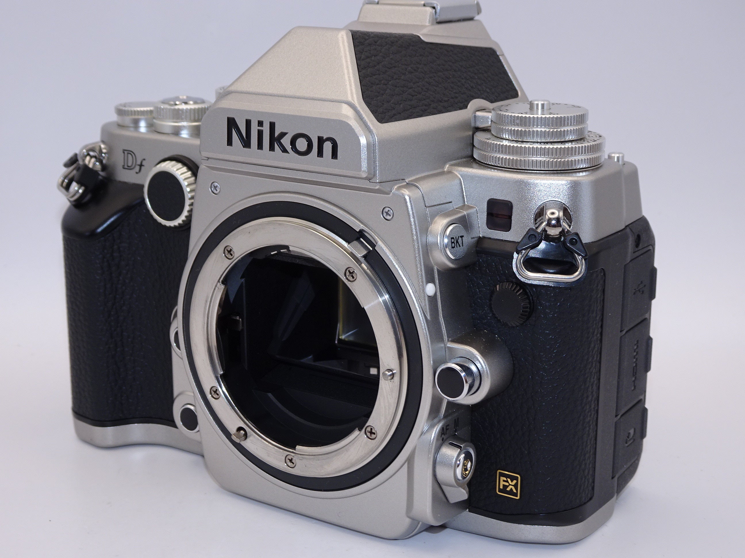 【ほぼ新品】Nikon デジタル一眼レフカメラ Df シルバーDFSL